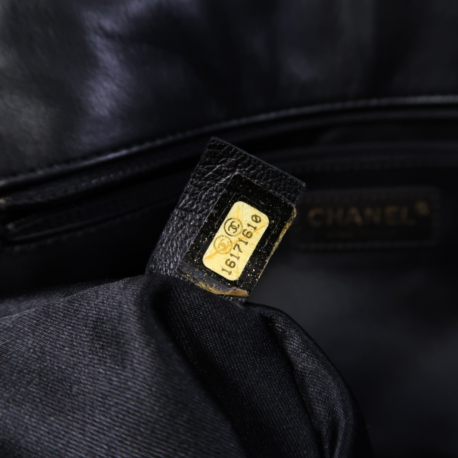 CHANEL 斜紋羊皮皮革Chain Shoulder金扣鏈帶肩背袋黑色