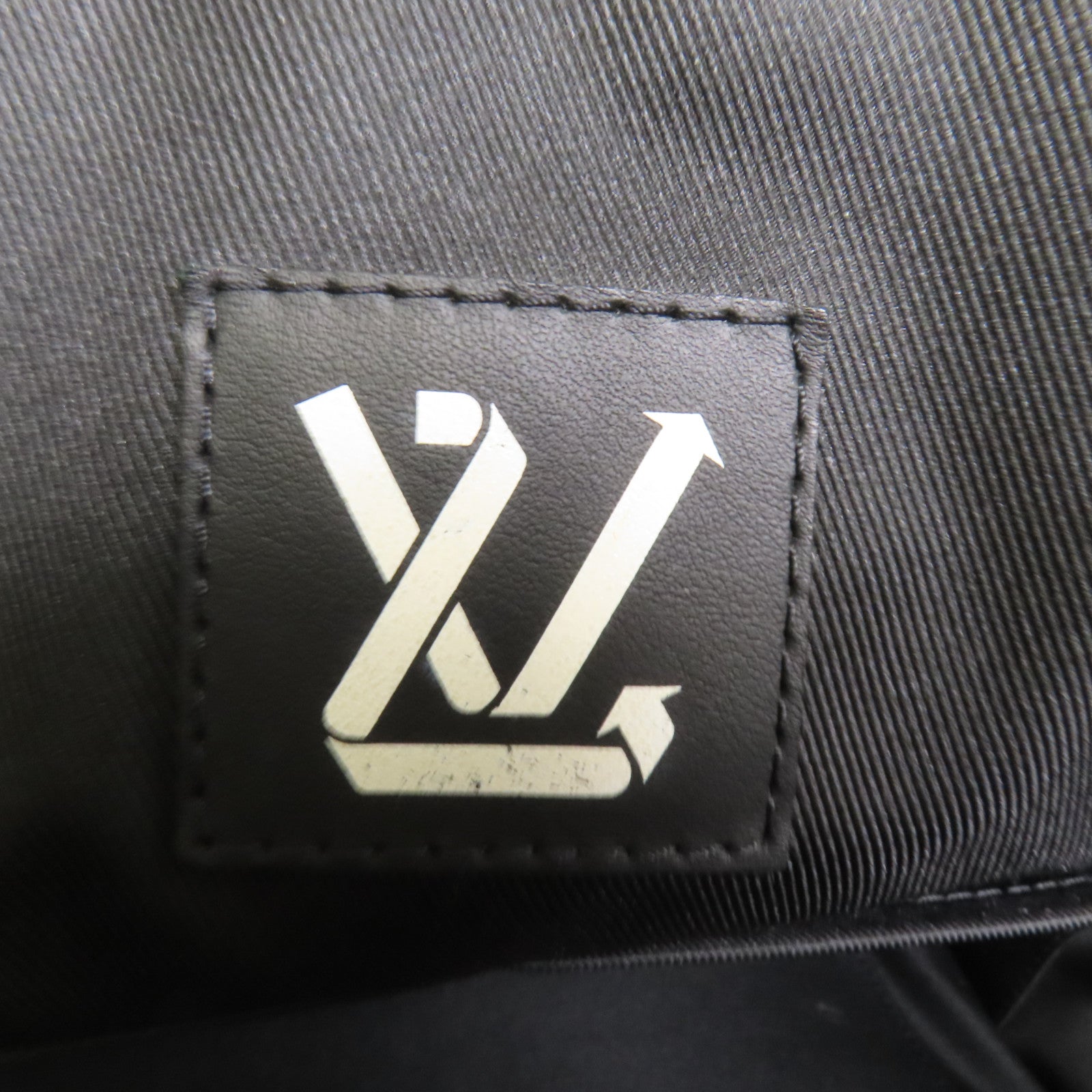 LOUIS VUITTON 尼龍Snow Capsule Backpack背包