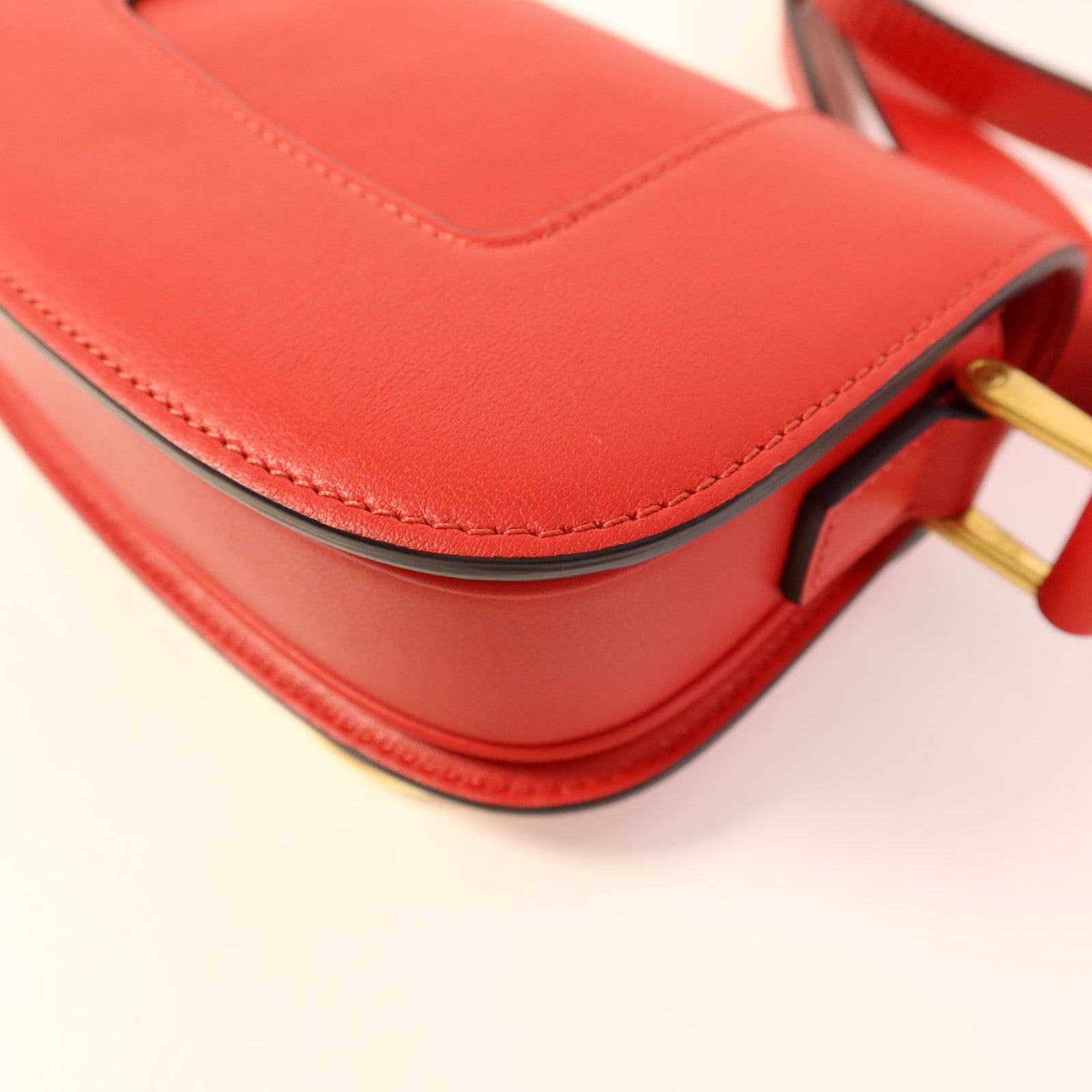 Valentino 皮革Supervee Shoulder Bag金扣肩背袋