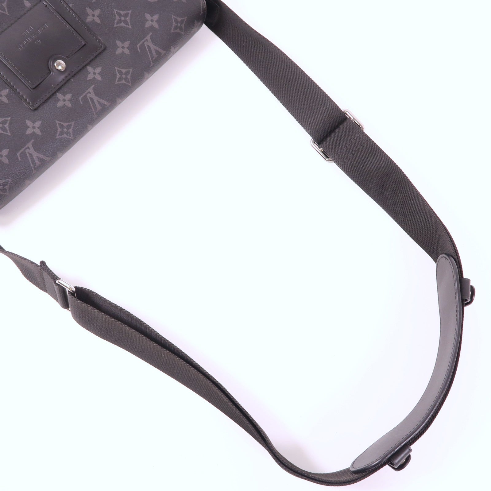 LOUIS VUITTON Monogram Eclipse Messenger PM Voyager銀扣肩背袋