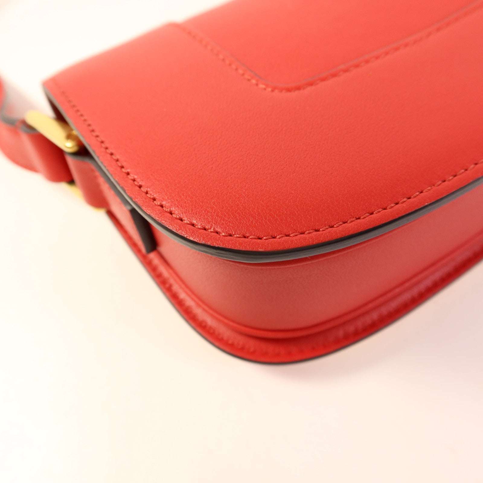 Valentino 皮革Supervee Shoulder Bag金扣肩背袋