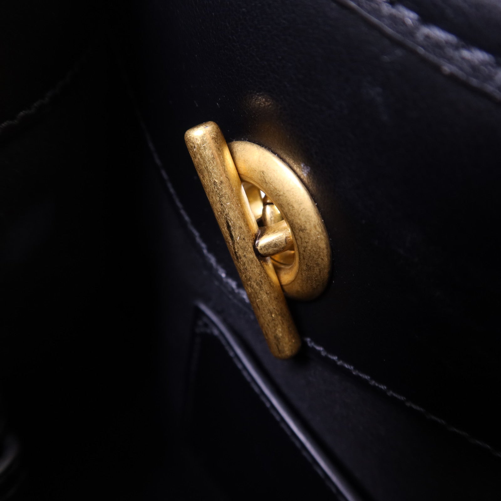 GUCCI 牛皮皮革GG Marmont Small Totel金扣鏈帶肩背袋