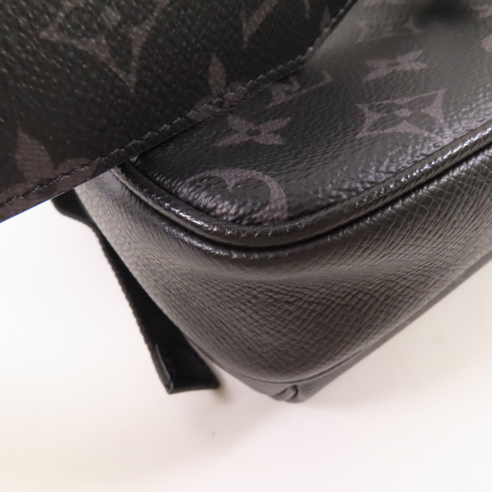LOUIS VUITTON Monogram Eclipse/Taiga Outdoor Messenger銀扣肩背袋