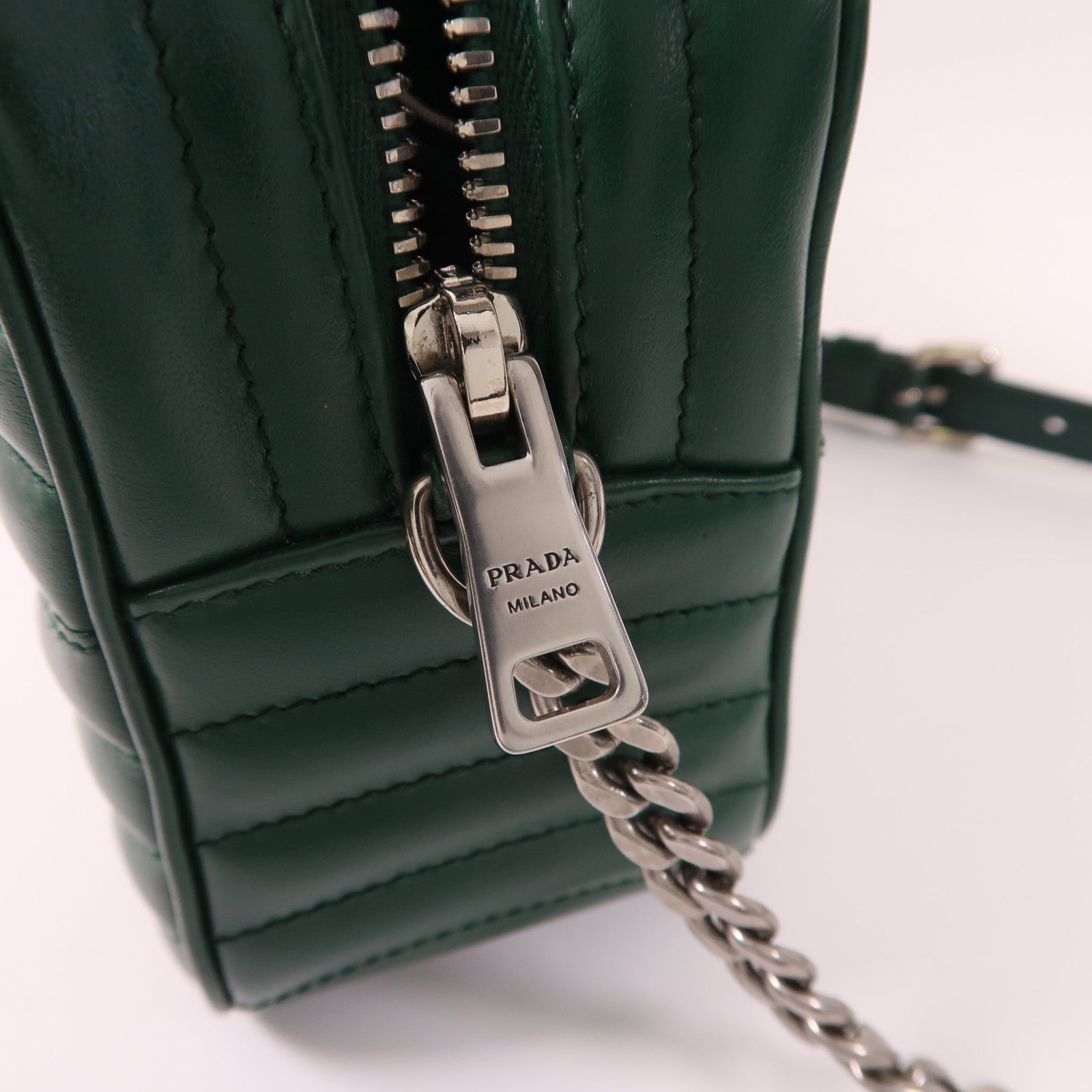 PRADA 牛皮皮革Shoulder Bag銀扣肩背袋