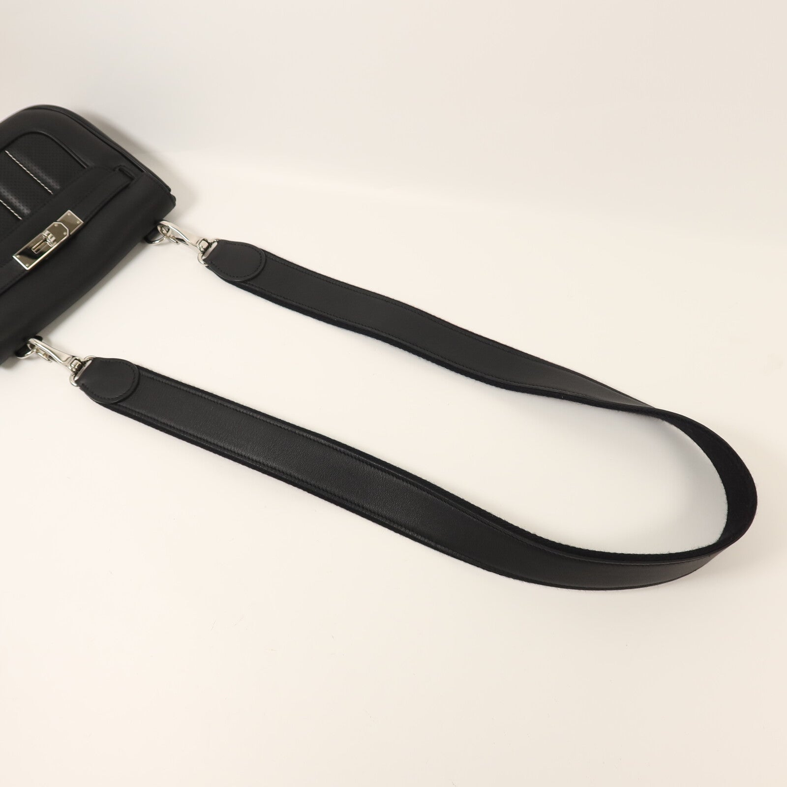 HERMES Swift皮革Mini Berline銀扣肩背袋Noir