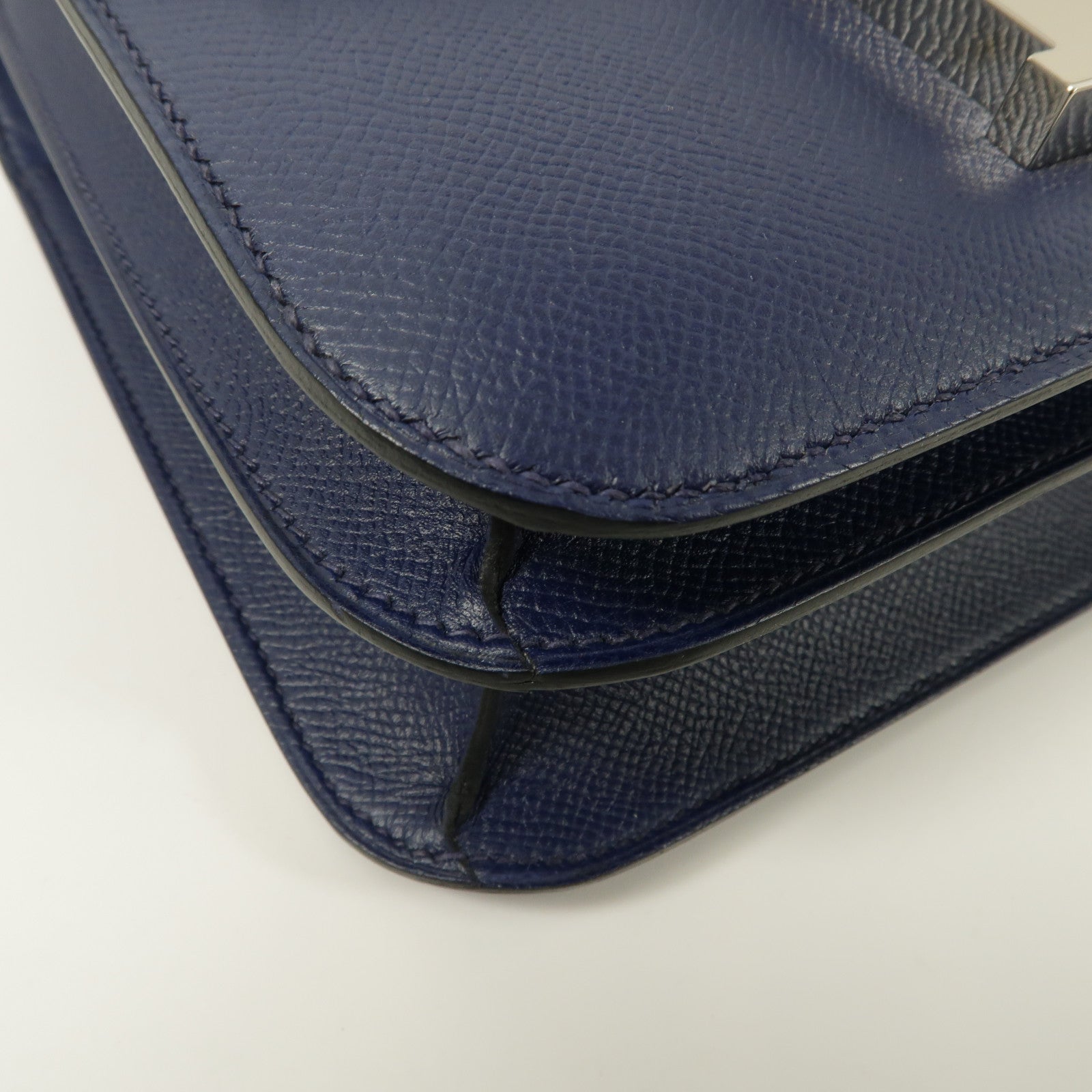 HERMES Epsom皮革Constance 24肩背袋Bleu Saphir