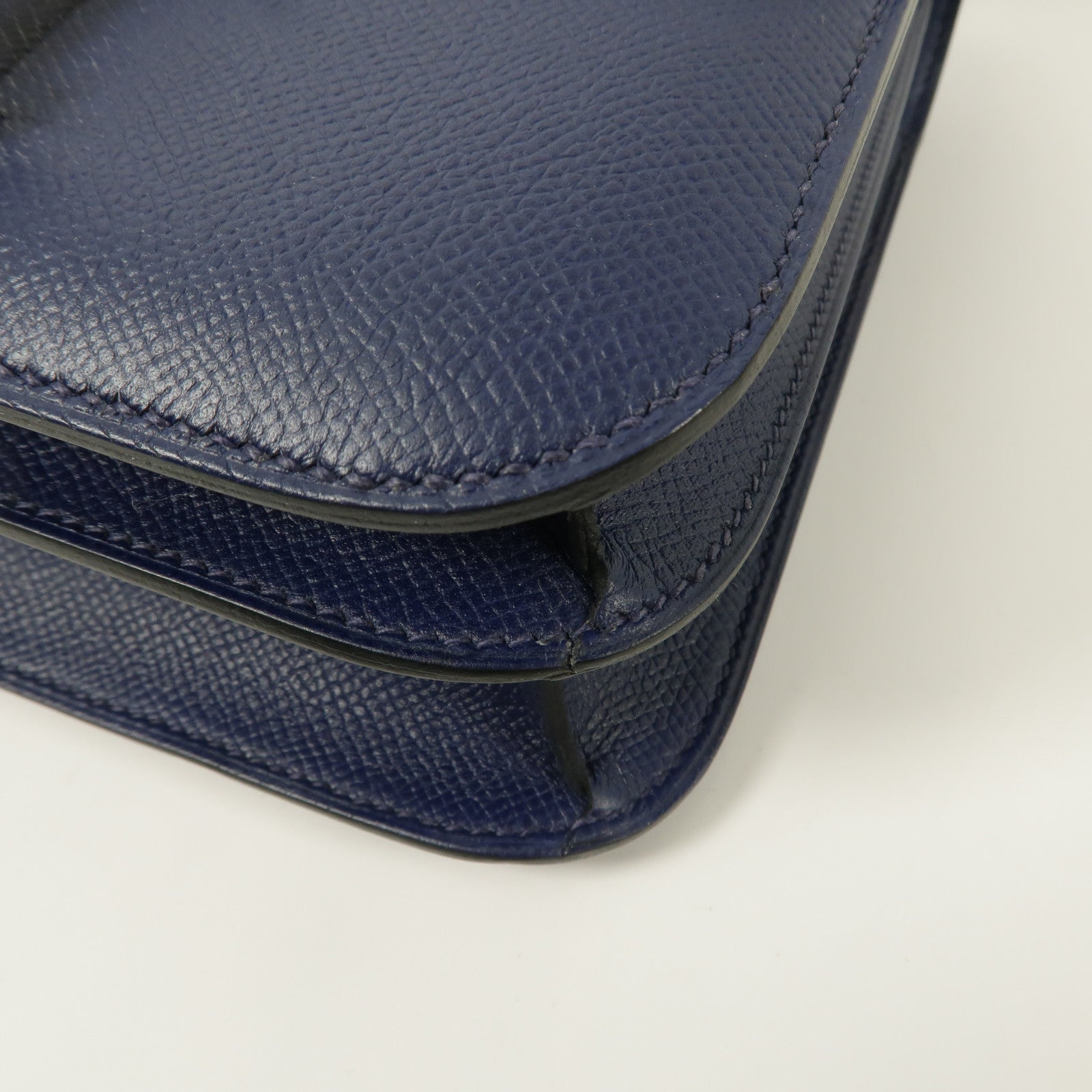 HERMES Epsom皮革Constance 24肩背袋Bleu Saphir