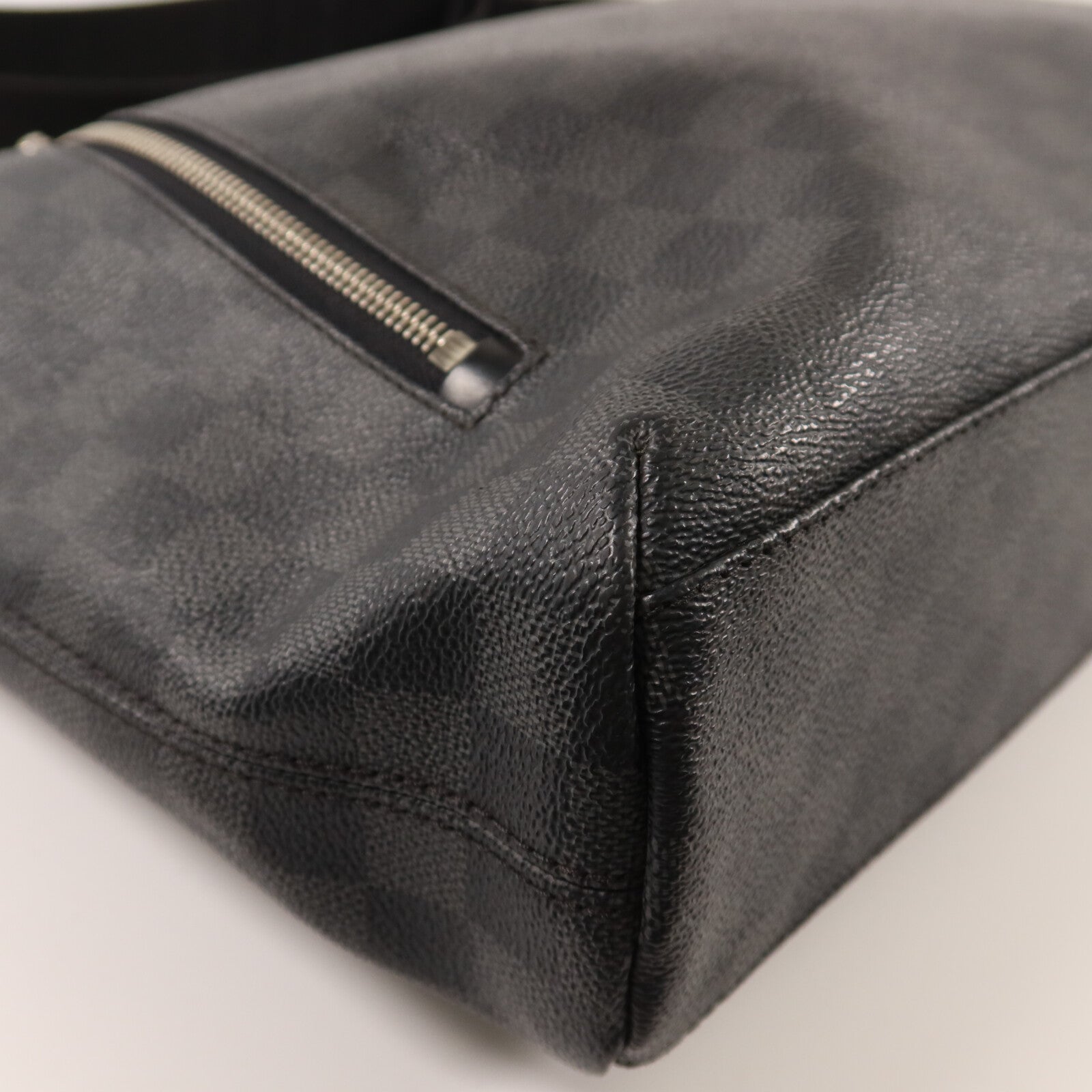 LOUIS VUITTON Damier Graphite Mick MM肩背袋