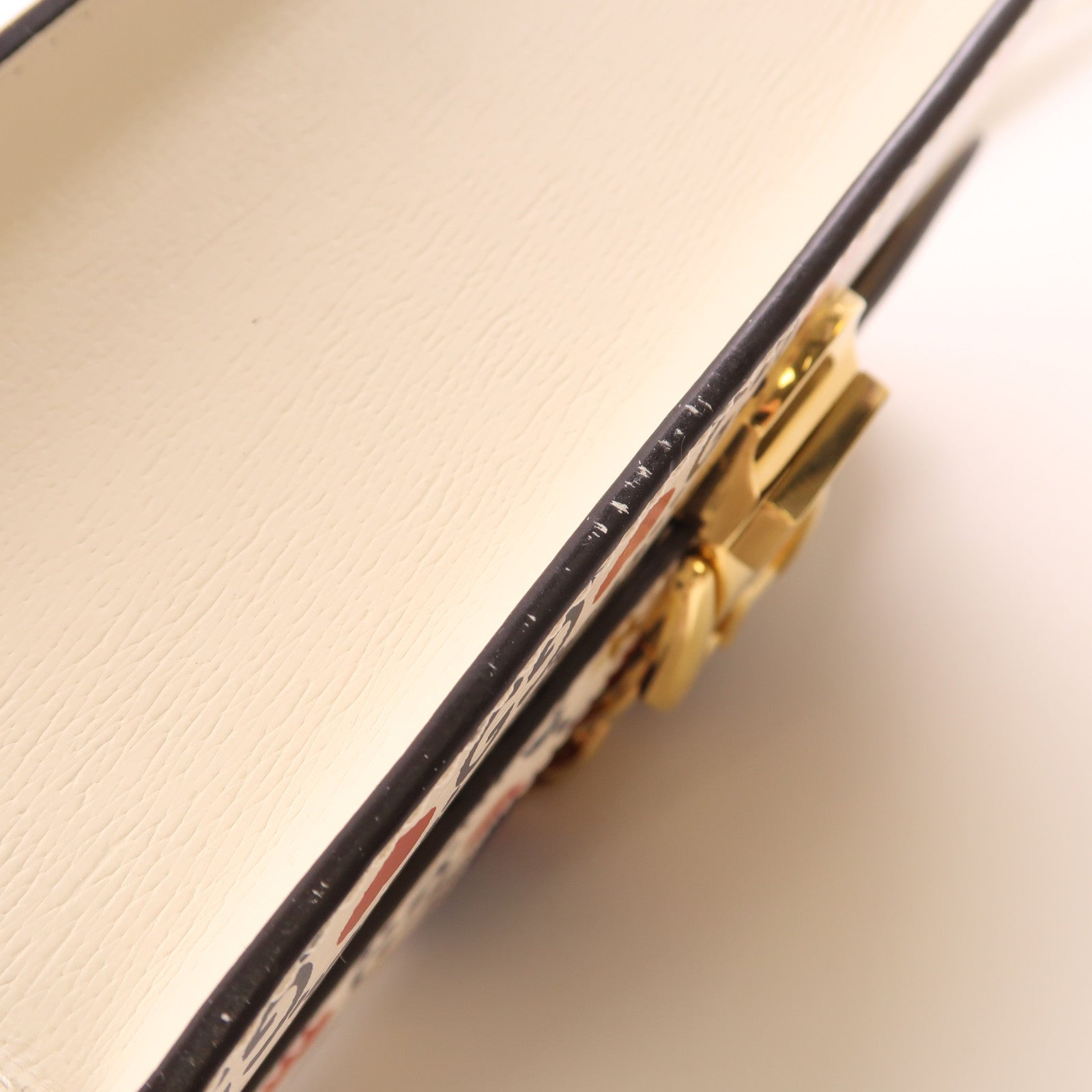 GUCCI 牛皮皮革Sylvie金扣肩背袋白色