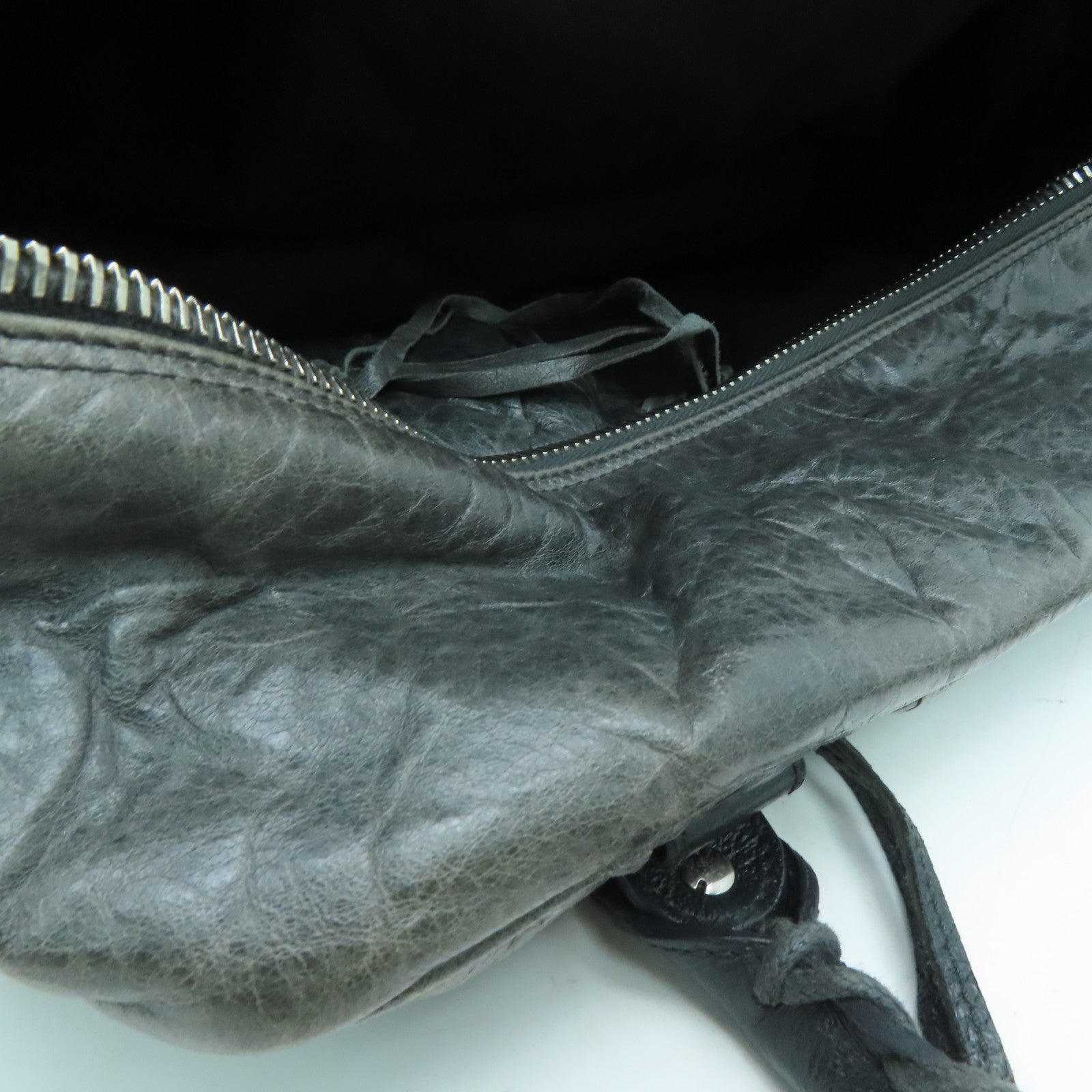 BALENCIAGA 【激减优惠】羊皮皮革The Matelasse银扣手挽袋灰色