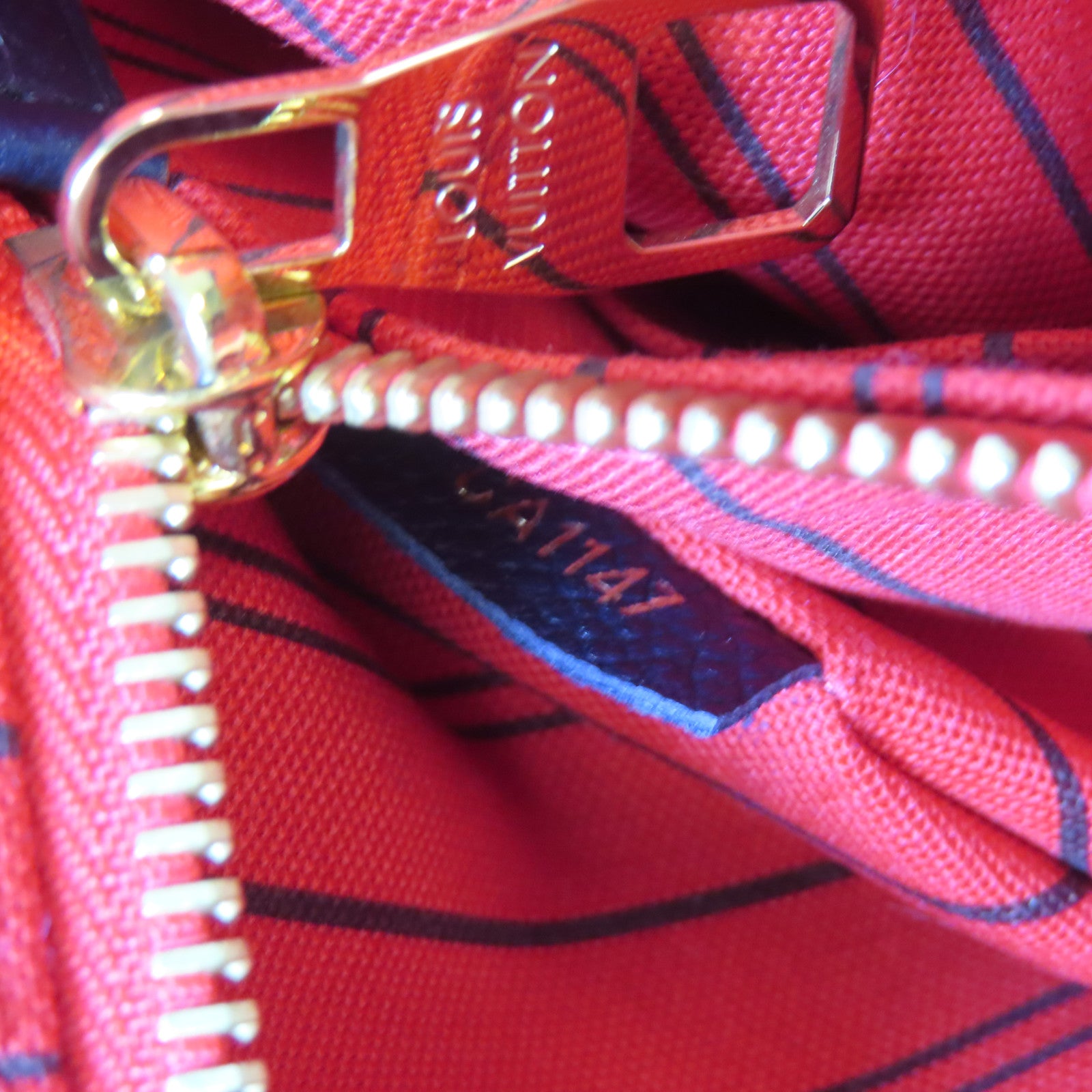 LOUIS VUITTON Monogram Empreinte Pont Neuf MM金扣手挽肩背兩用袋深藍色