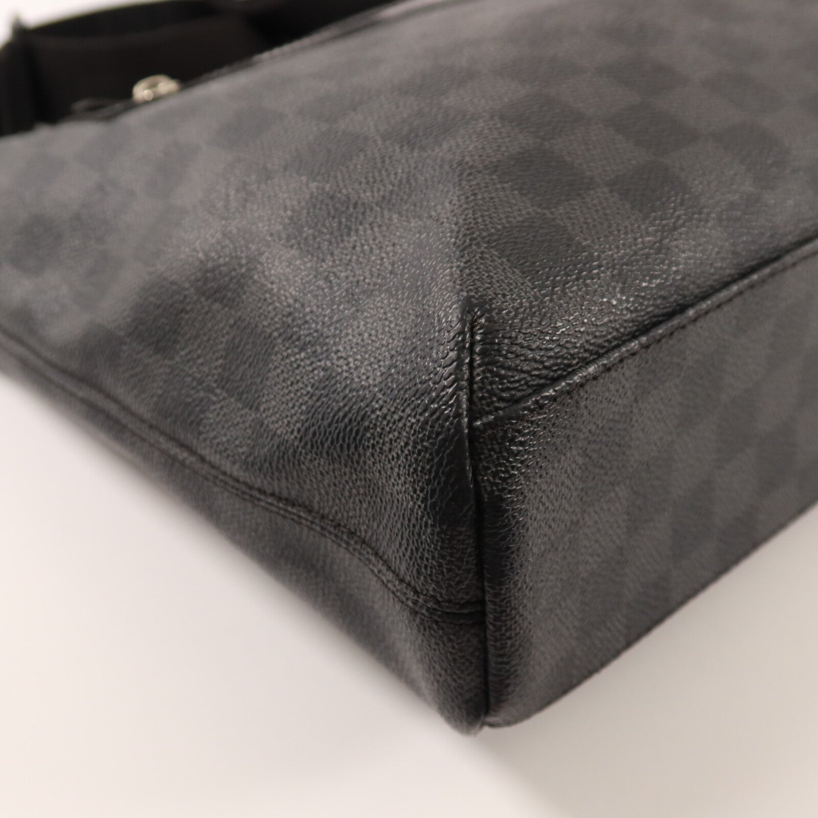 LOUIS VUITTON Damier Graphite Mick MM肩背袋