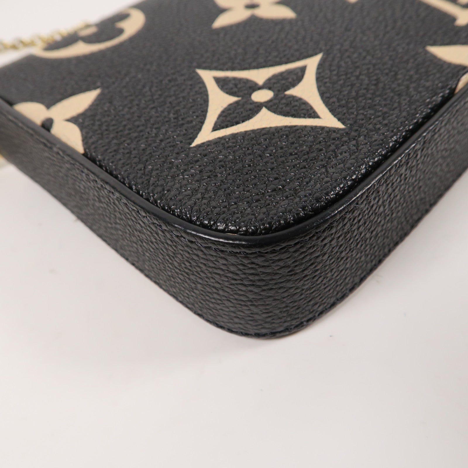 LOUIS VUITTON Monogram Empreinte Felicie Pochette金扣鏈帶肩背袋黑色/米色