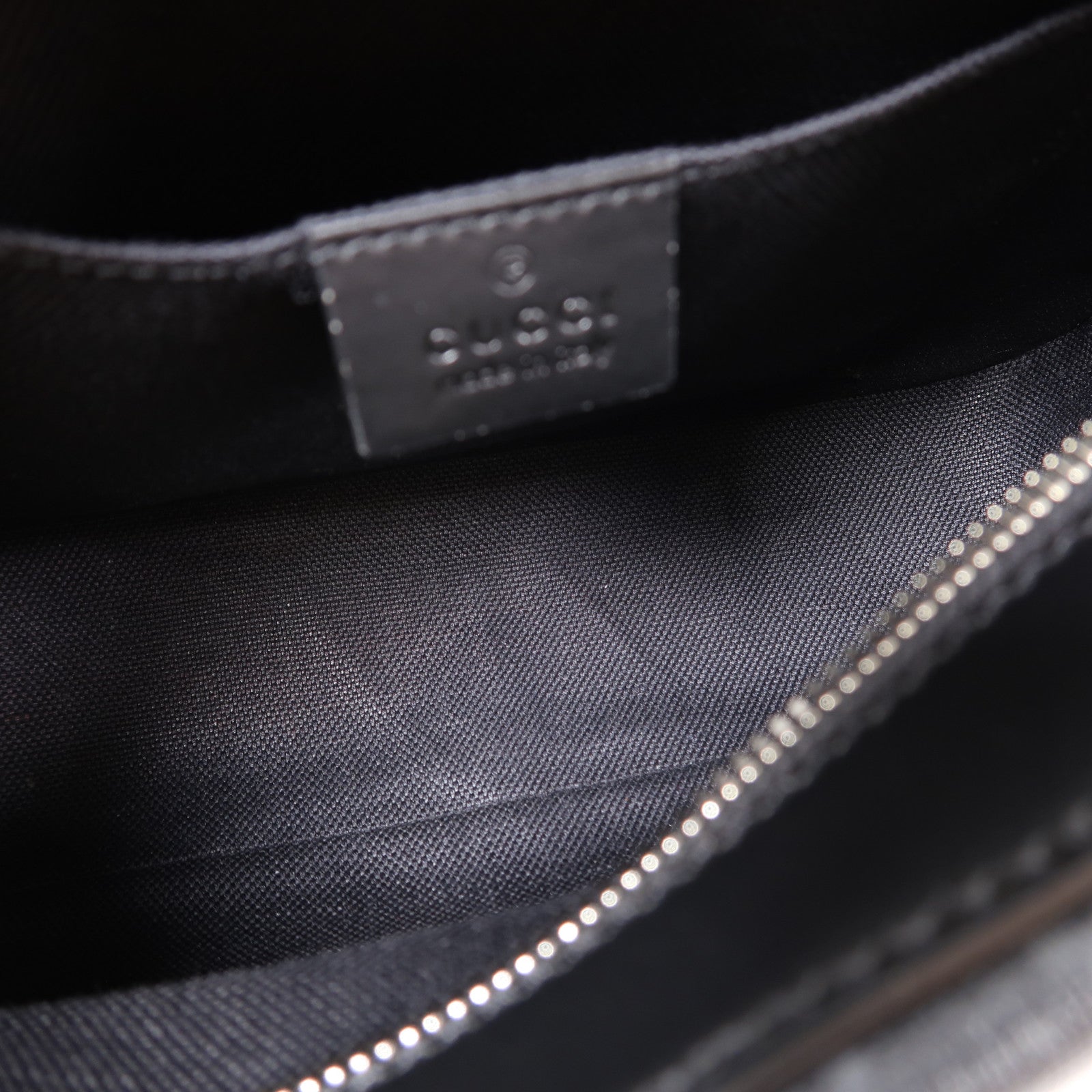 GUCCI 塗層帆布Shoulder Bag銀扣肩背袋黑色