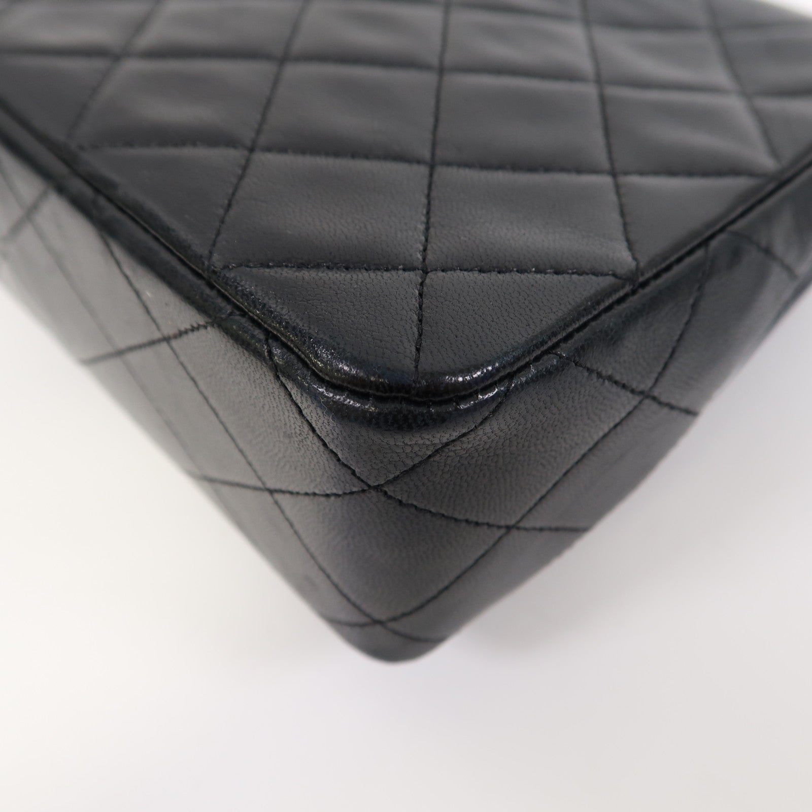 CHANEL 菱格羊皮皮革Classic金扣鏈帶肩背袋黑色
