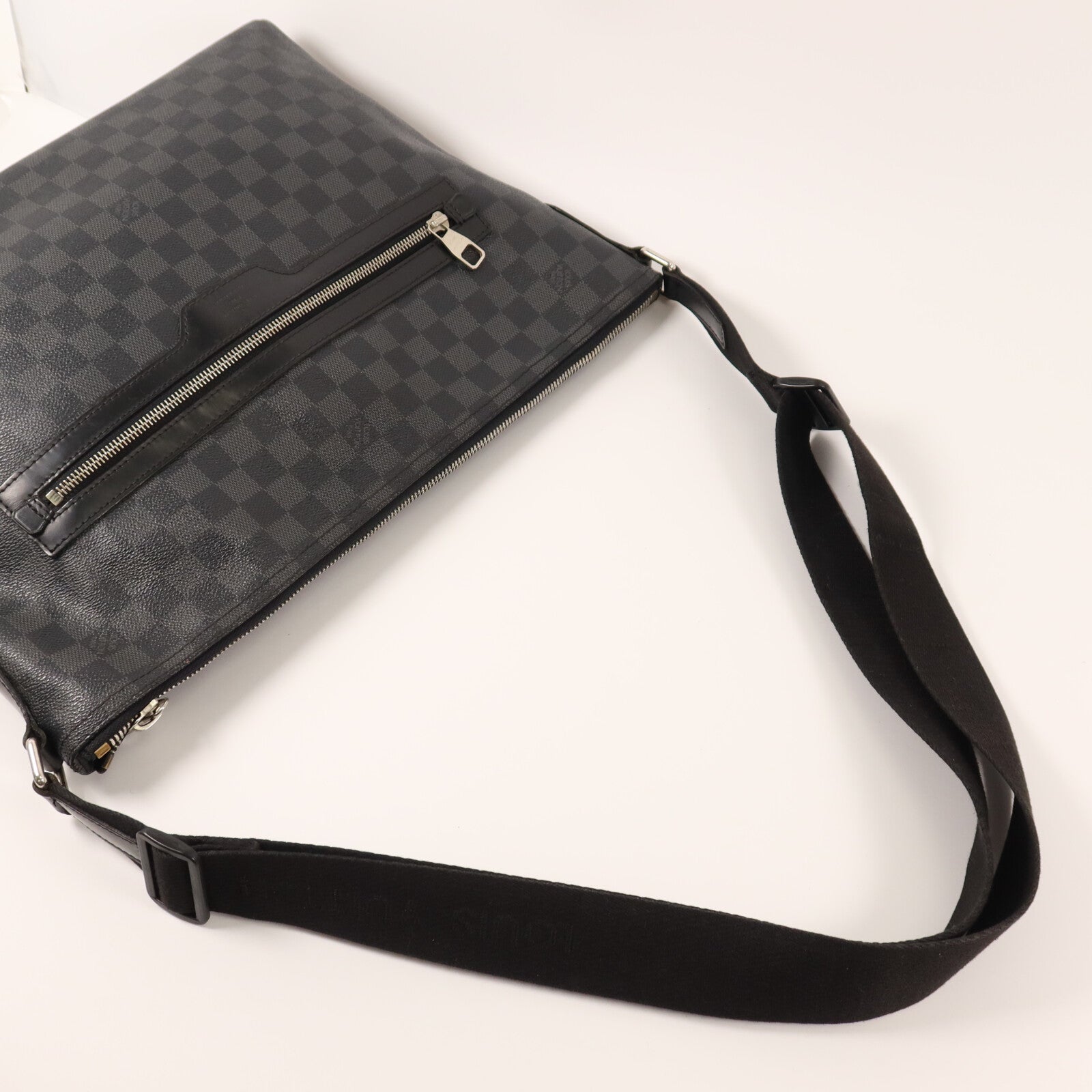 LOUIS VUITTON Damier Graphite Mick MM肩背袋