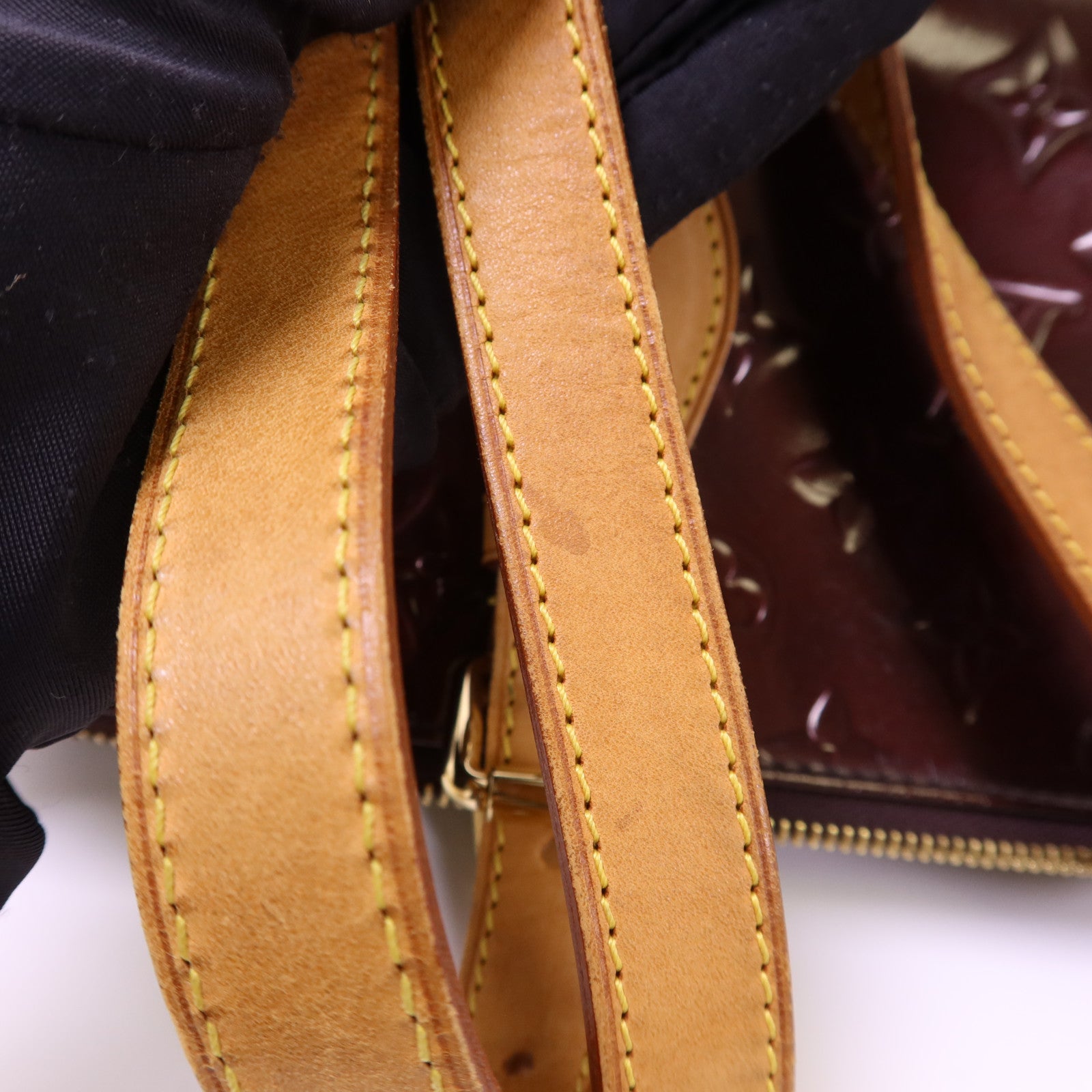 LOUIS VUITTON Vernis Rosewood Avenue金扣肩背袋