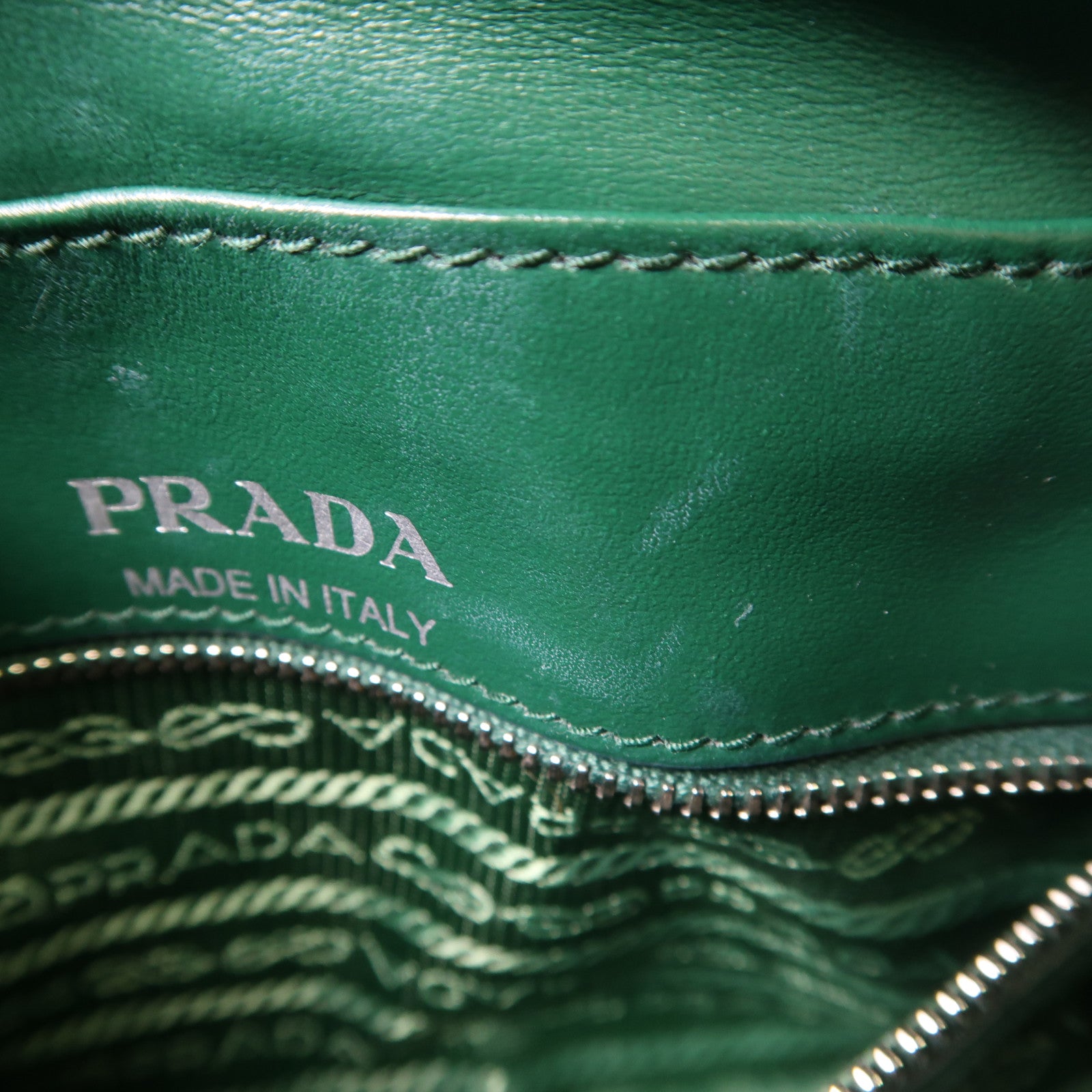 PRADA 牛皮皮革Shoulder Bag銀扣肩背袋