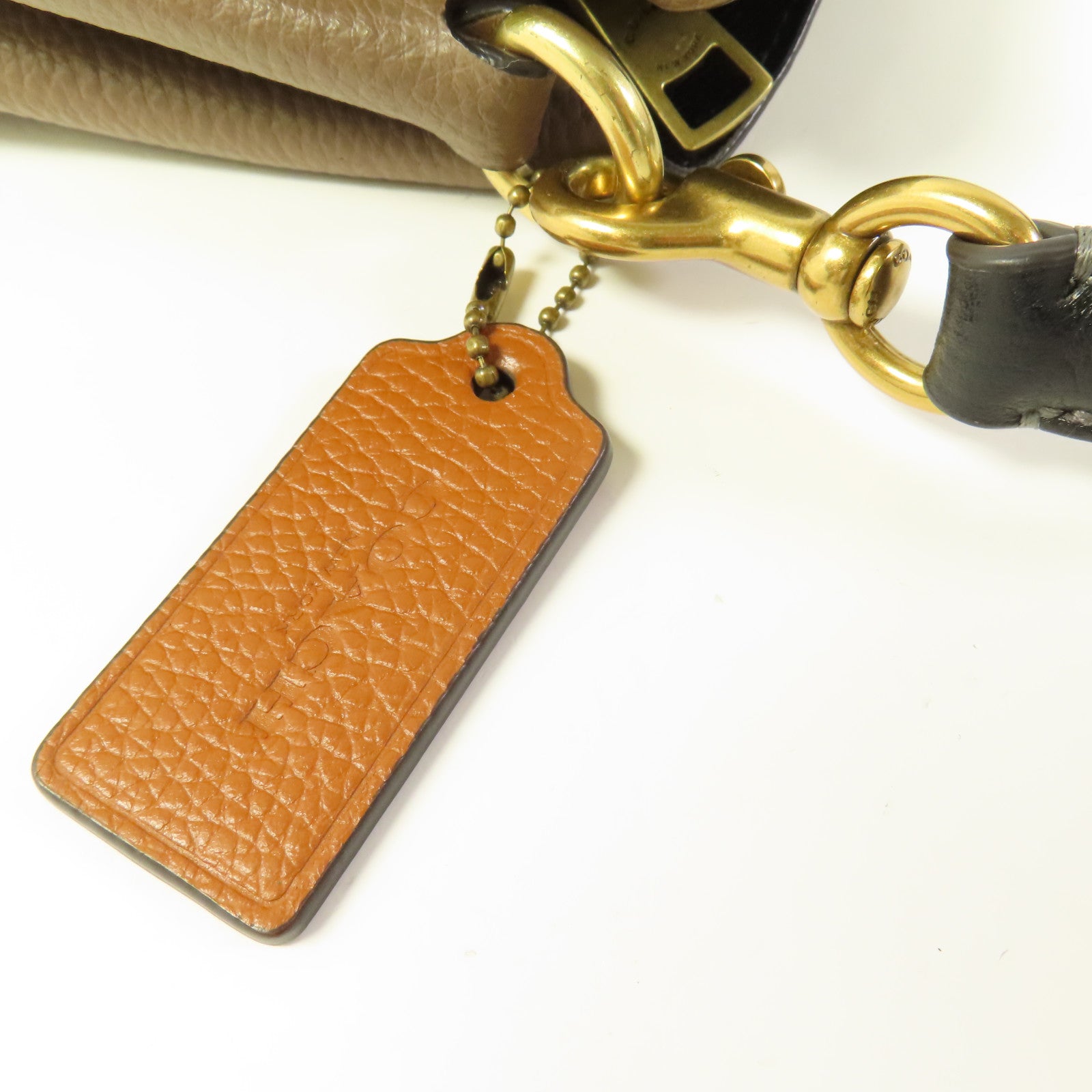 COACH 牛皮皮革Shoulder Bag金扣肩背袋