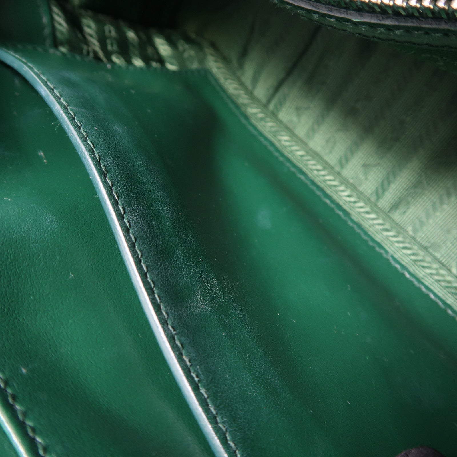 PRADA 牛皮皮革Shoulder Bag銀扣肩背袋