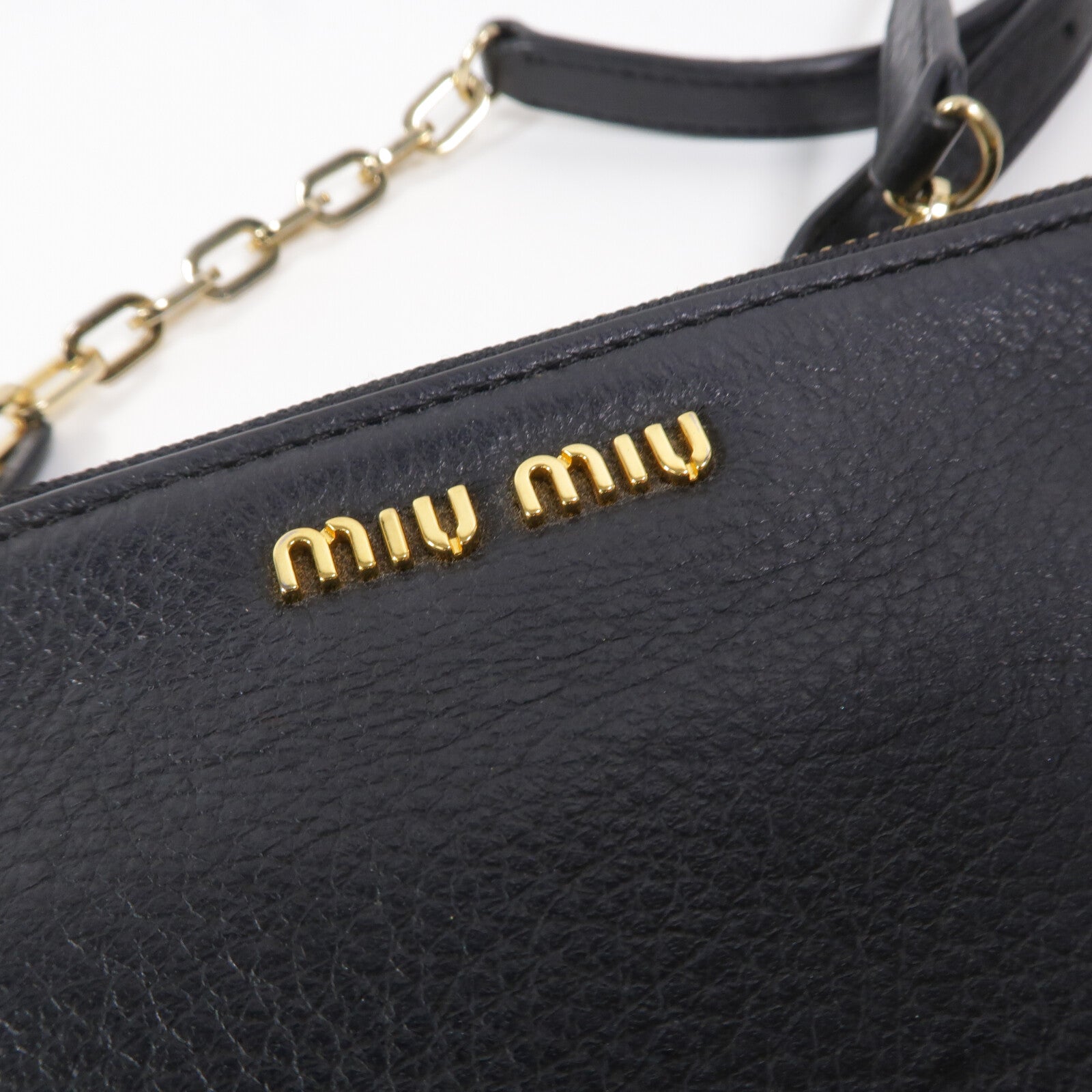 Miu Miu 牛皮皮革Pouch Shoulder鏈帶肩背袋