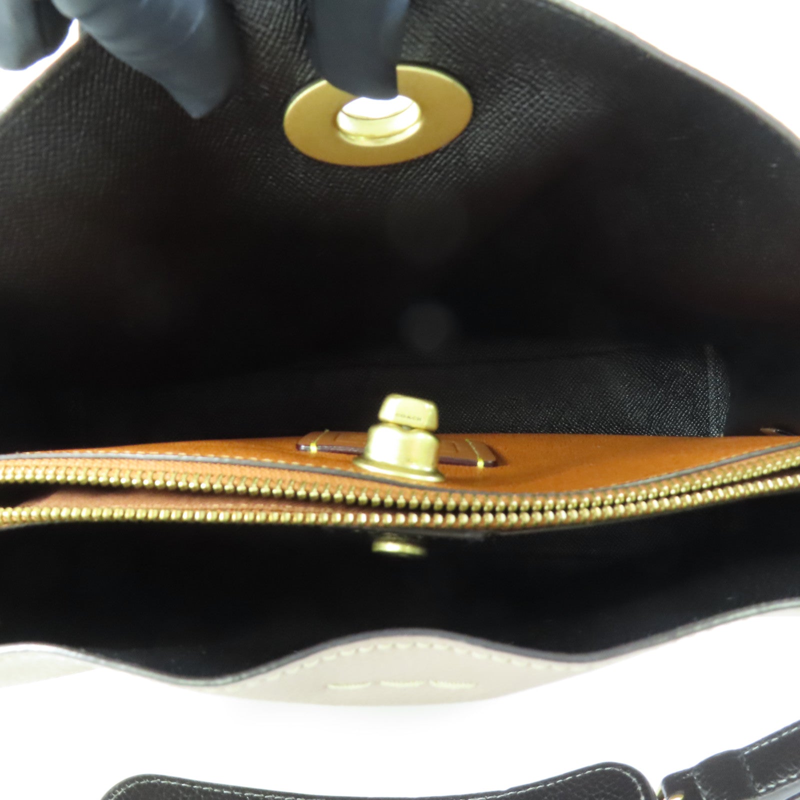 COACH 牛皮皮革Shoulder Bag金扣肩背袋