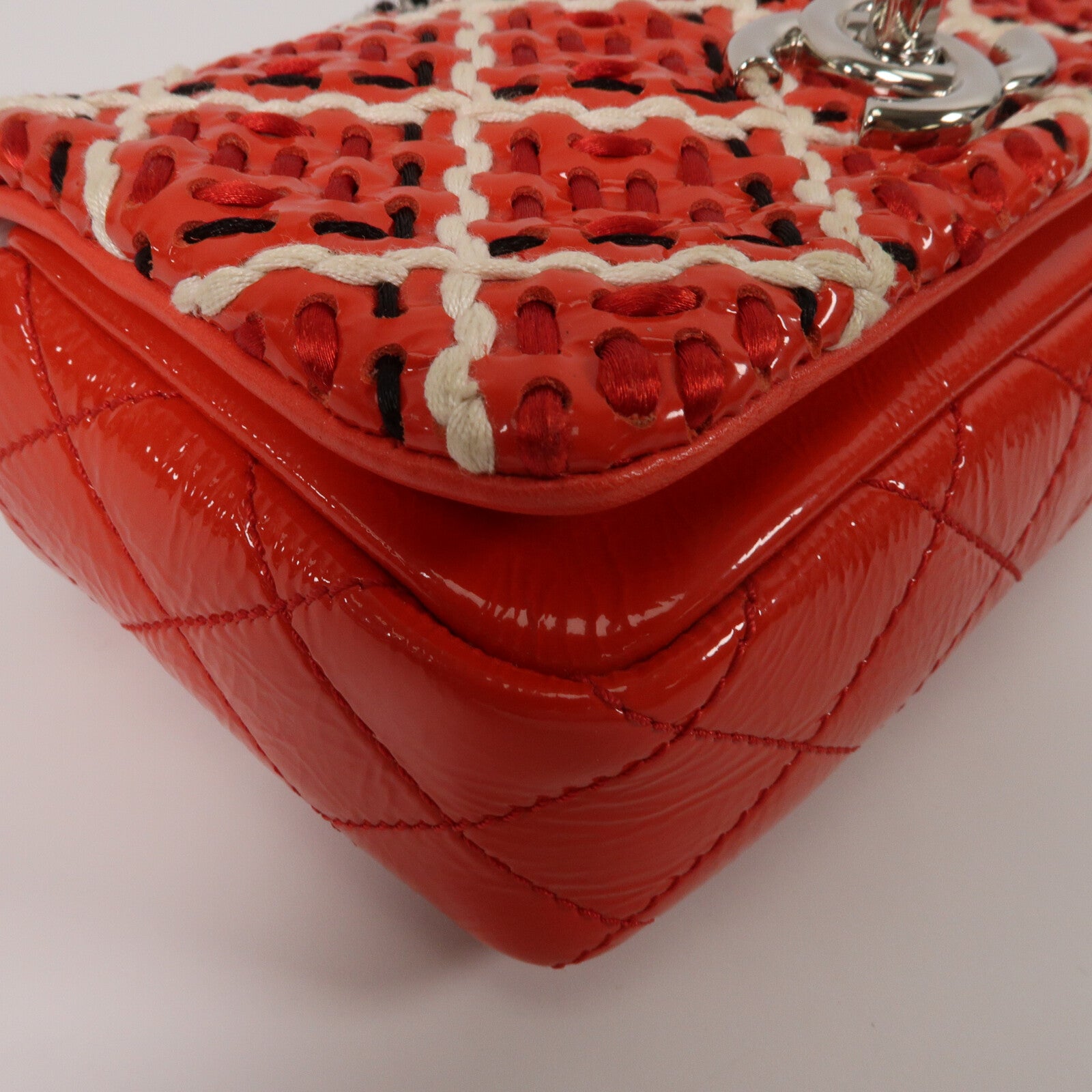 CHANEL 漆皮皮革Woren Stitch Mini Flap鏈帶肩背袋