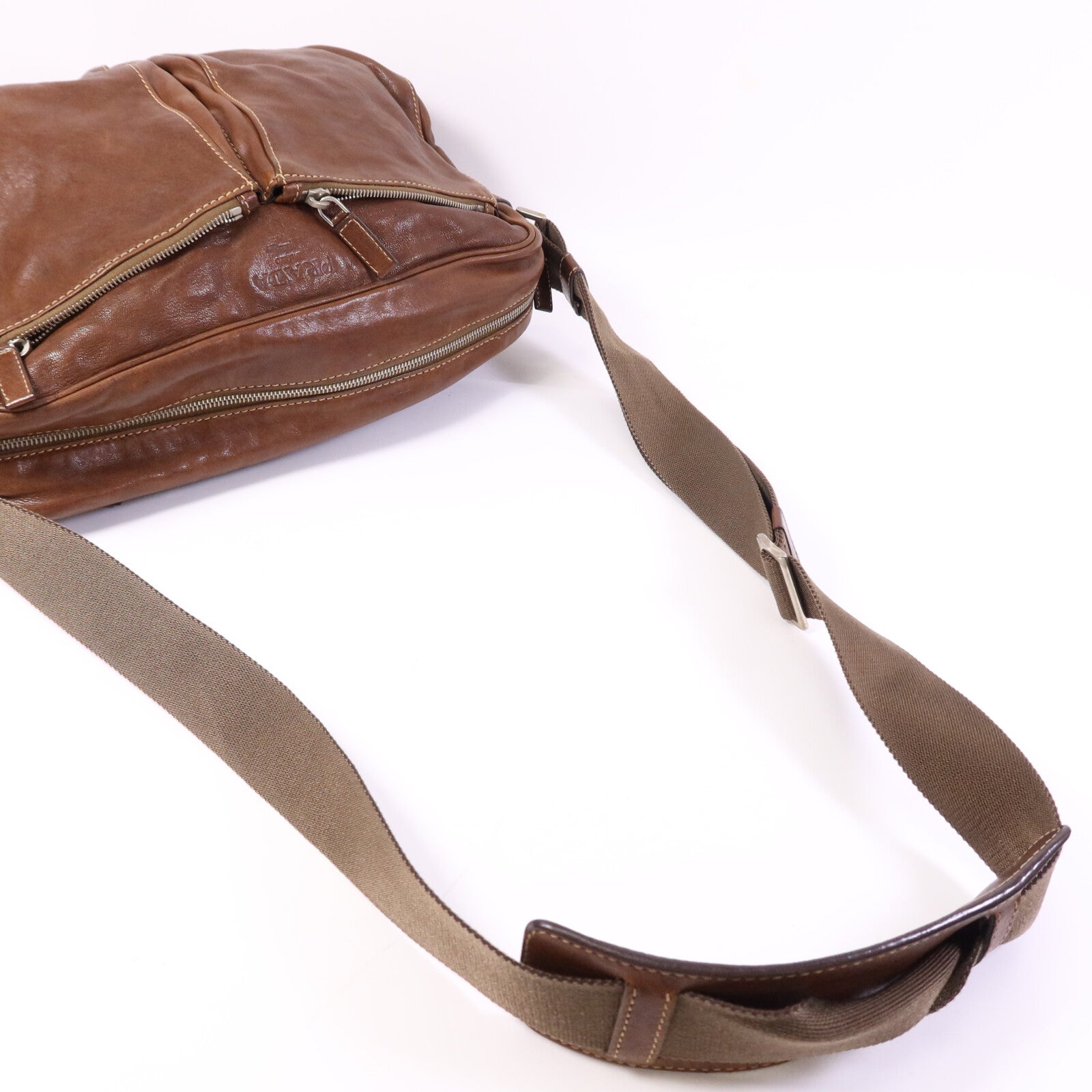 PRADA 牛皮皮革Shoulder Bag銀扣肩背袋