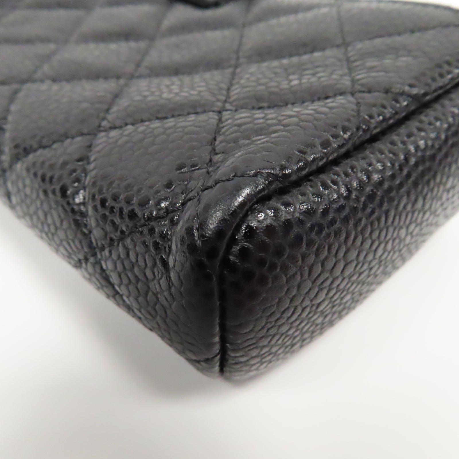 CHANEL **【激減優惠】菱格Caviar皮革Case金扣手機套黑色