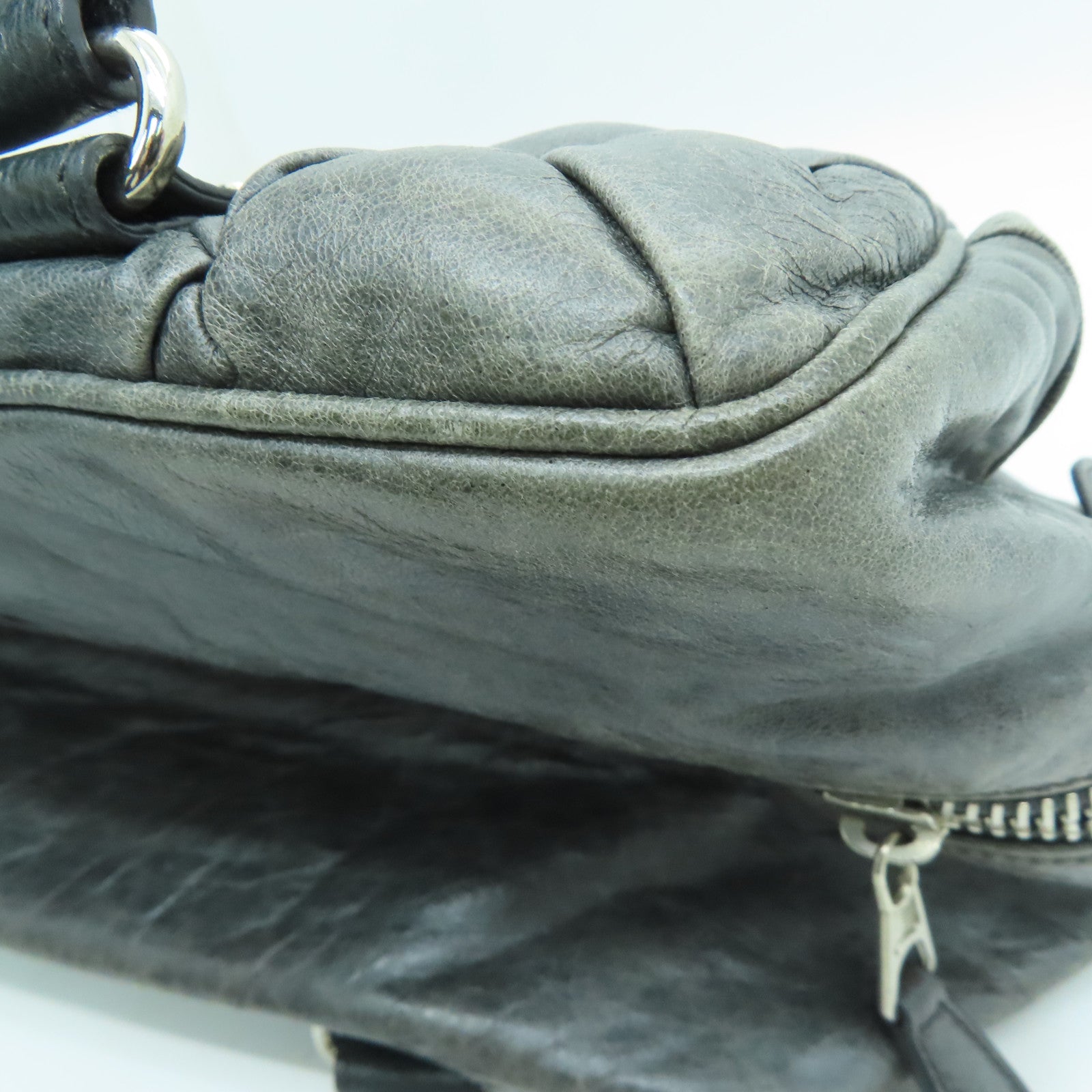 BALENCIAGA 【激减优惠】羊皮皮革The Matelasse银扣手挽袋灰色