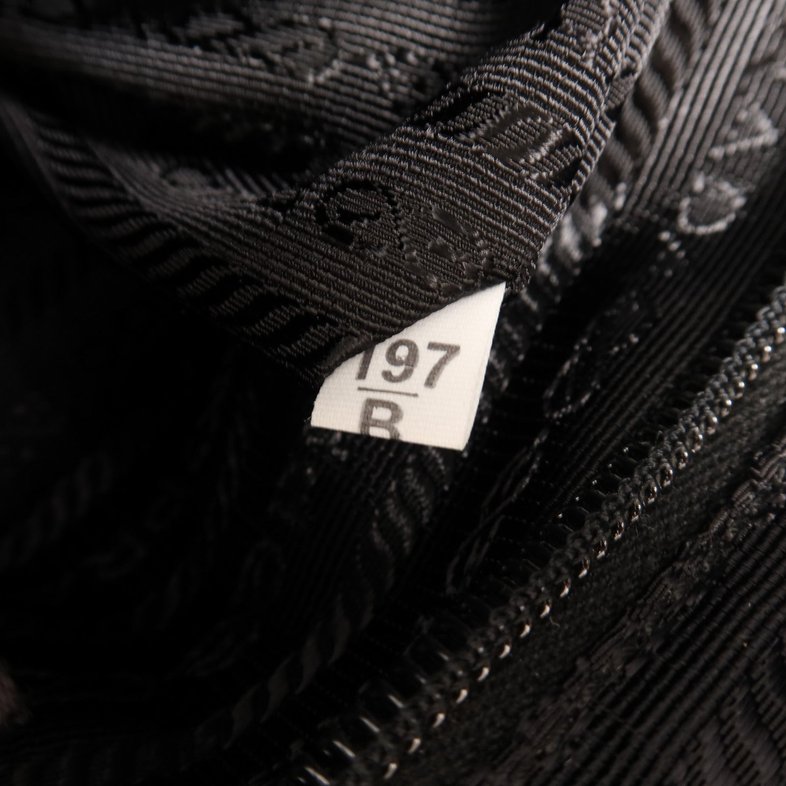 PRADA 尼龍2 Way Shoulder銀扣手挽肩背兩用袋