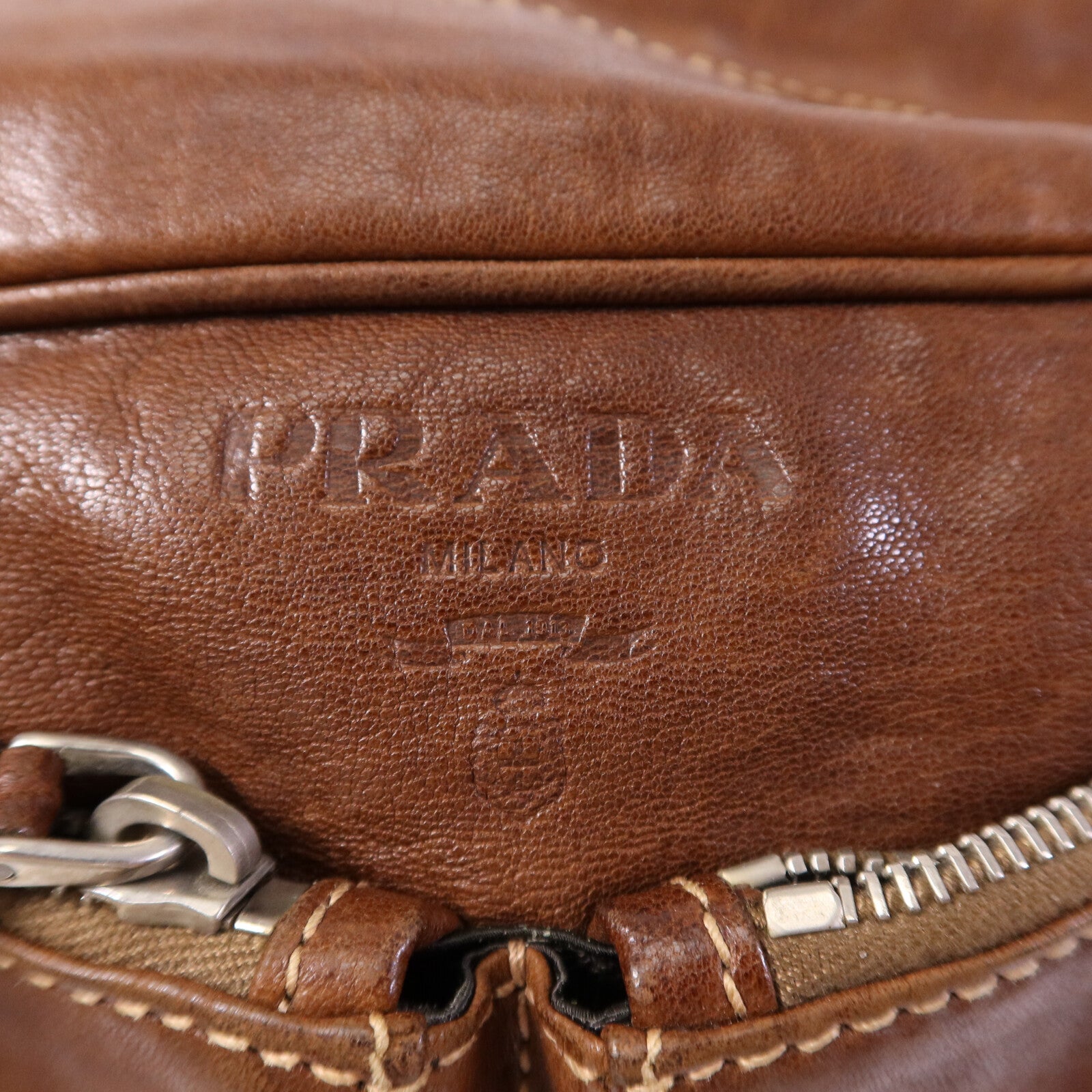 PRADA 牛皮皮革Shoulder Bag銀扣肩背袋