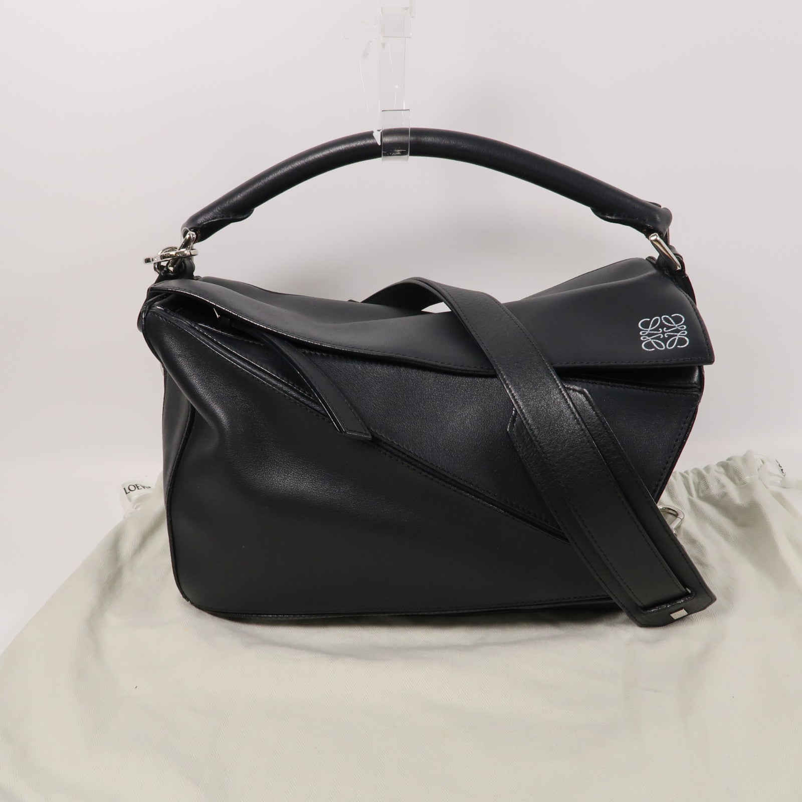 LOEWE 牛皮皮革Puzzle Medium銀扣手挽肩背兩用袋黑色