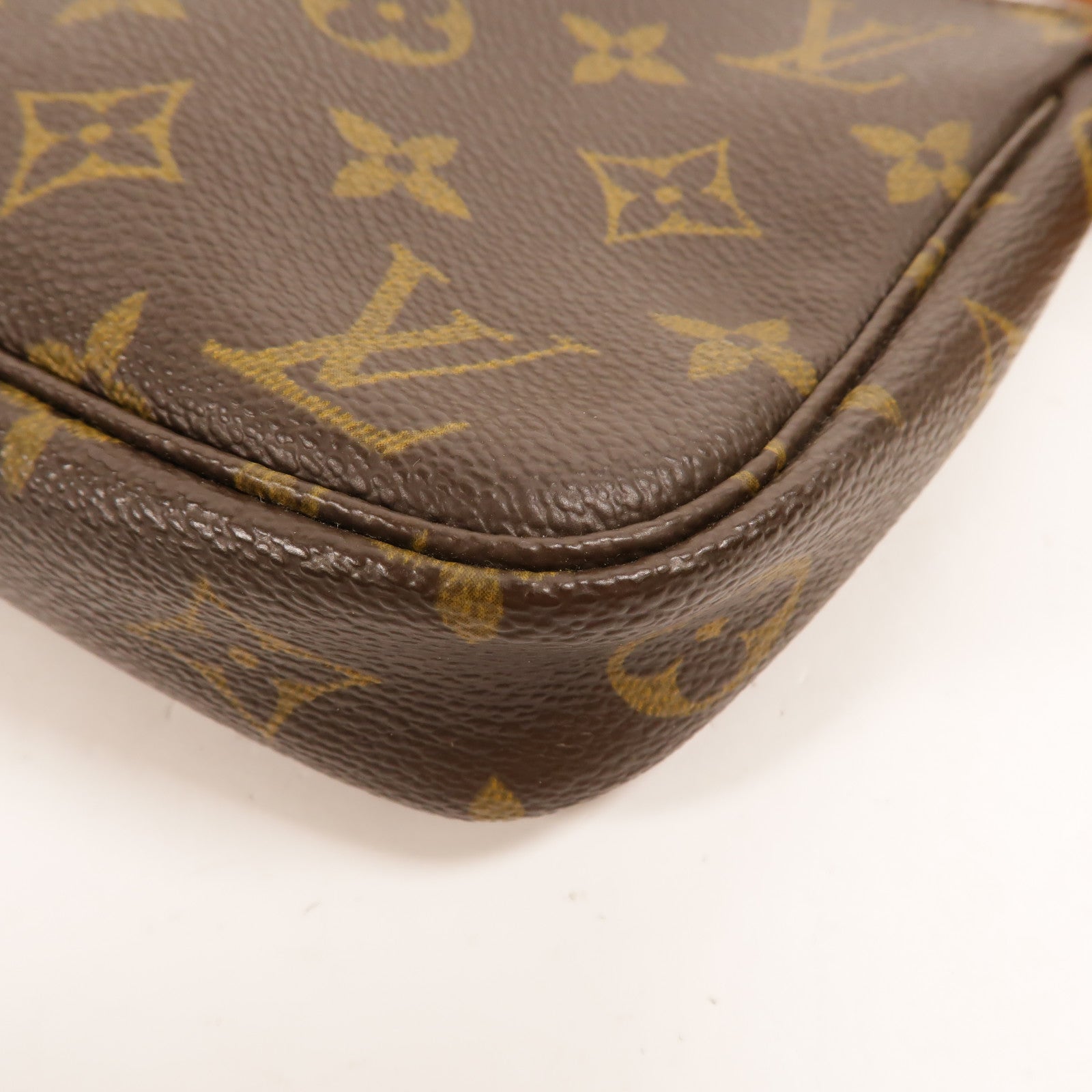 LOUIS VUITTON Monogram Pochette Accessoires金扣手挽袋棕色