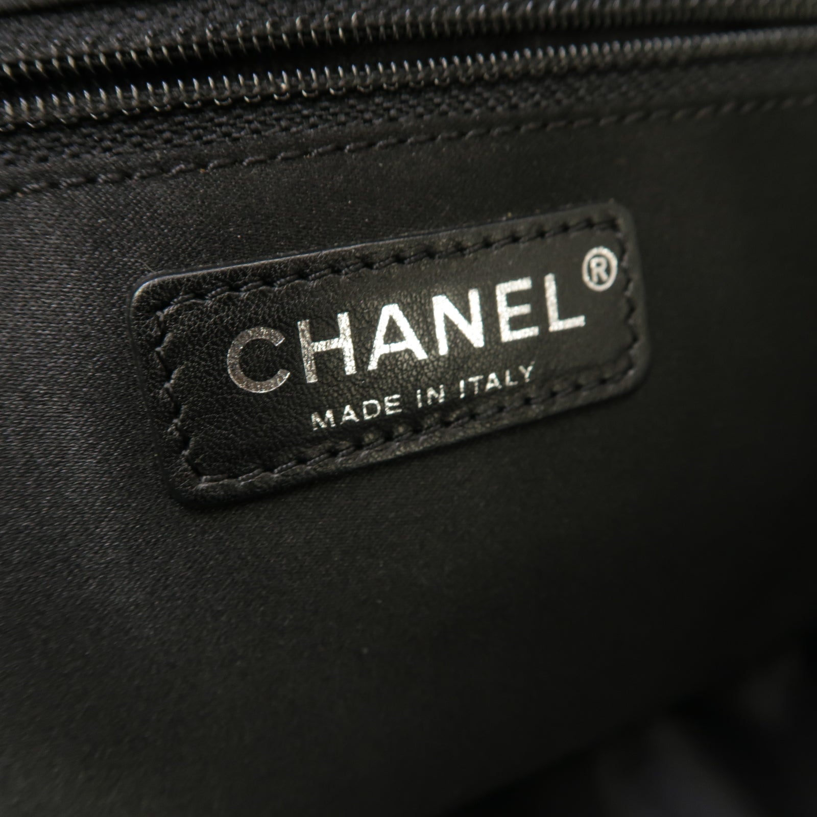 CHANEL 【激減優惠】牛皮皮革Totebag銀扣手挽袋黑色