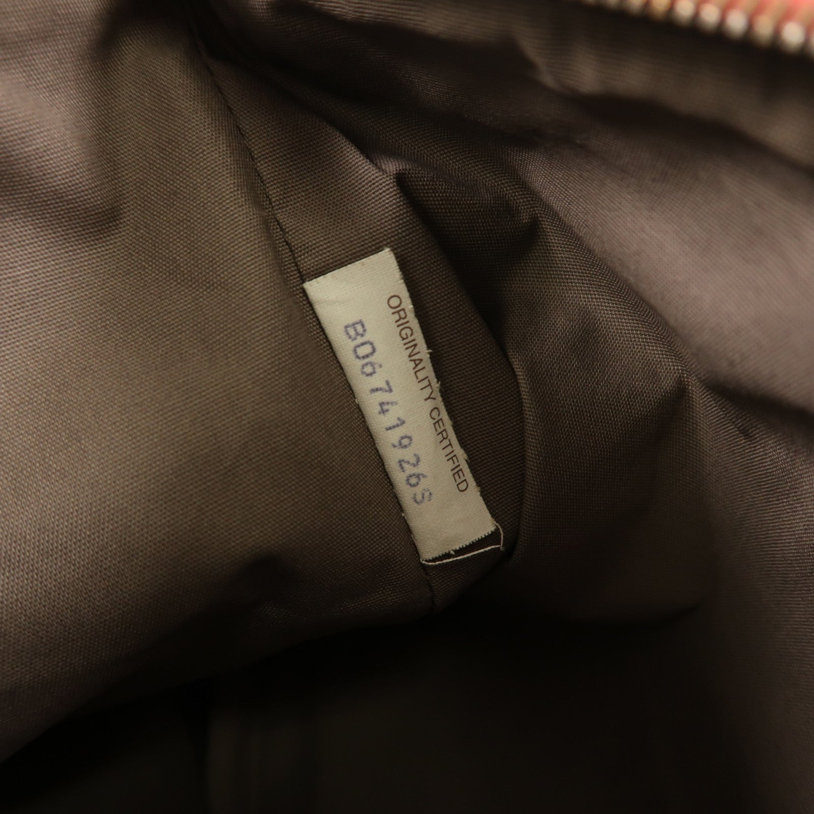 BOTTEGA VENETA 【激減優惠】羊皮皮革Pouch金扣手拿包