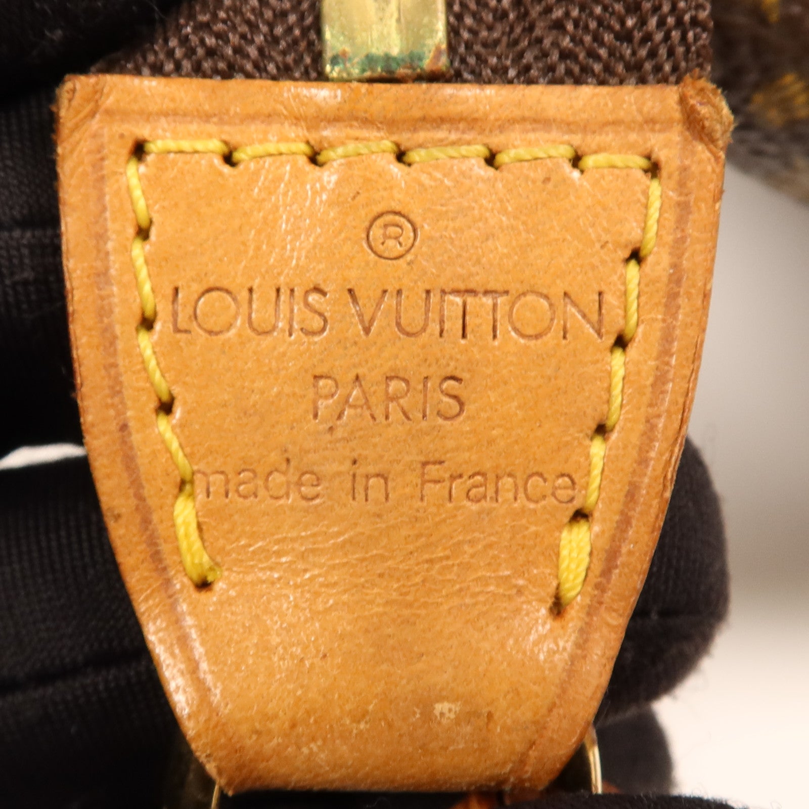 LOUIS VUITTON Monogram Pochette Accessoires金扣手挽袋棕色