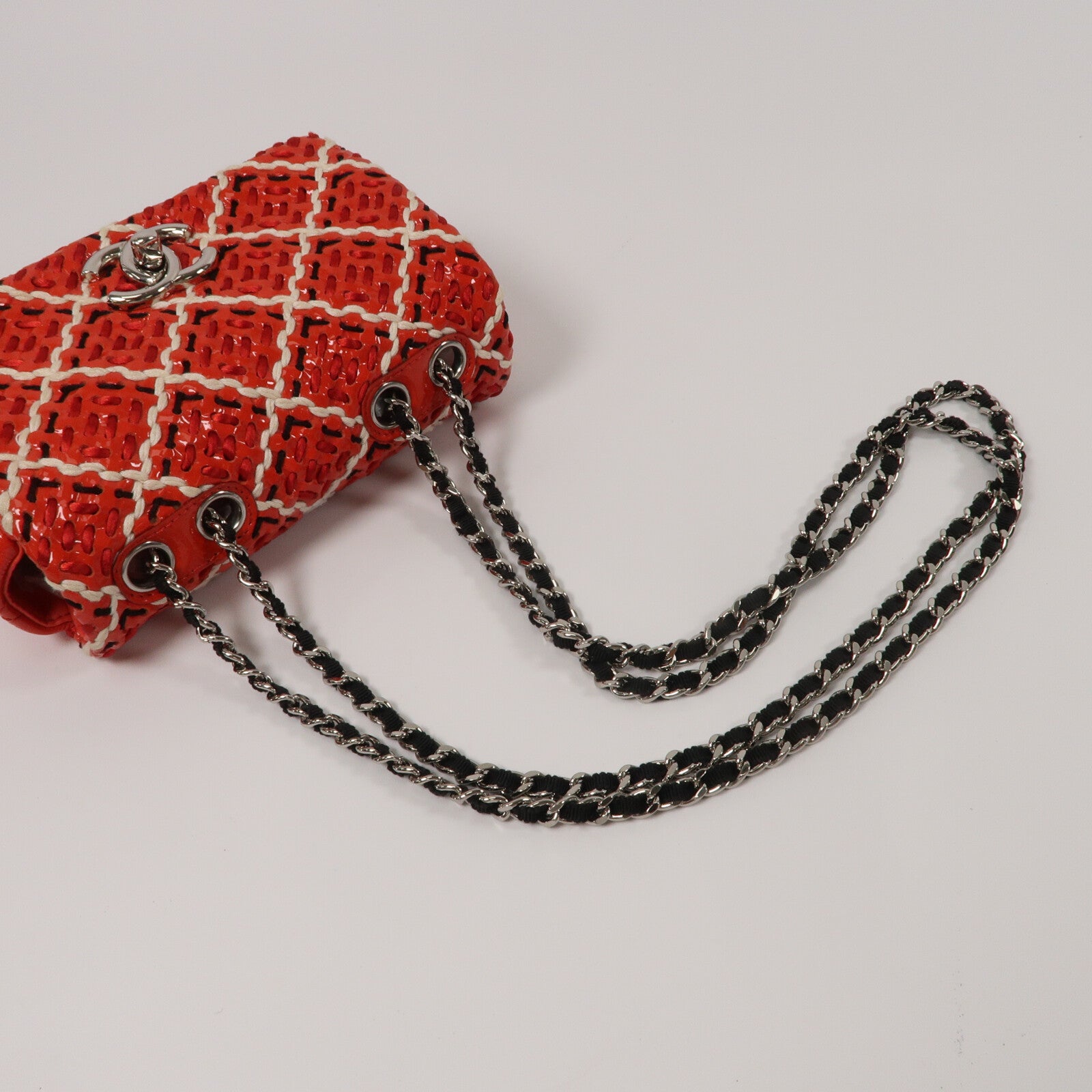 CHANEL 漆皮皮革Woren Stitch Mini Flap鏈帶肩背袋