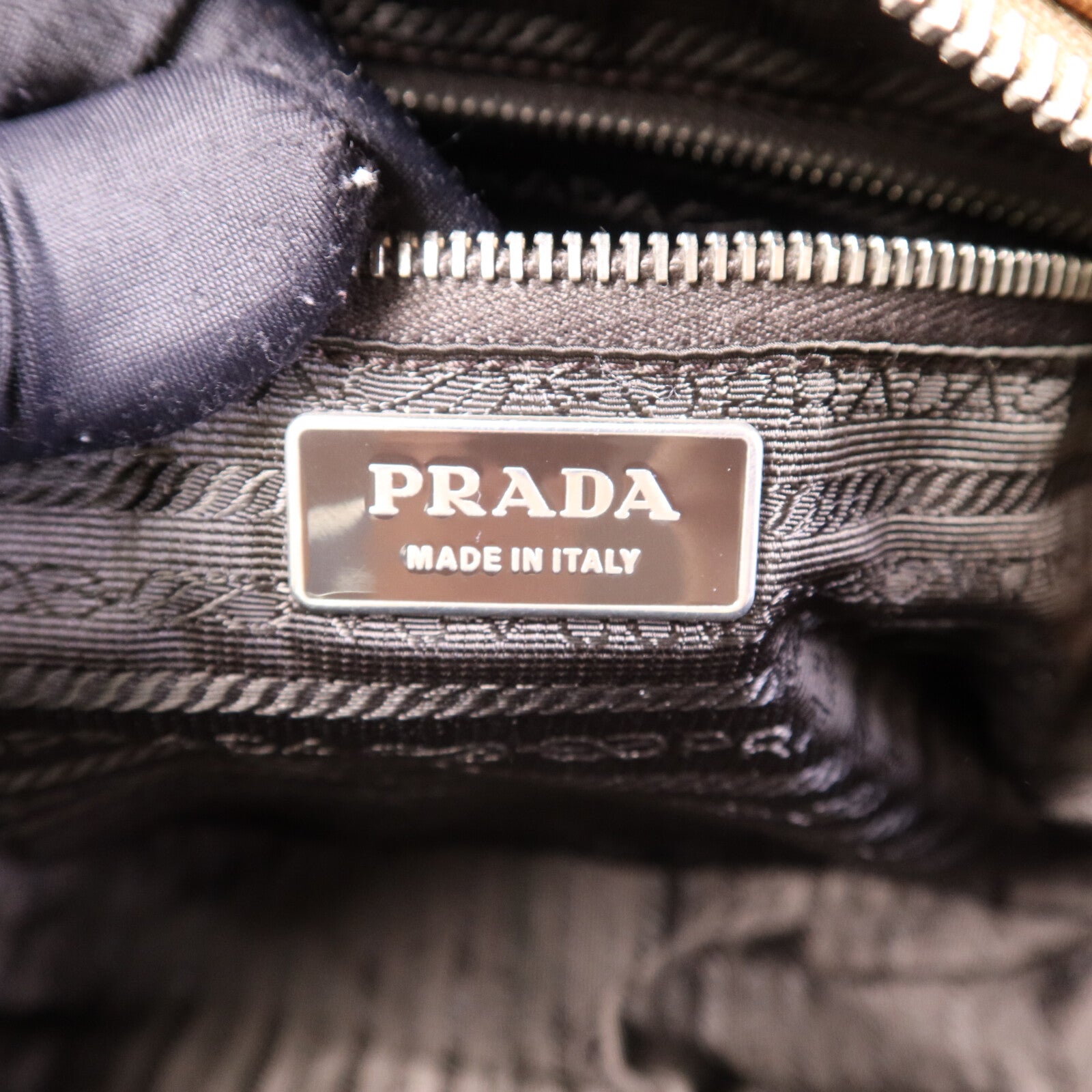 PRADA 牛皮皮革Shoulder Bag銀扣肩背袋