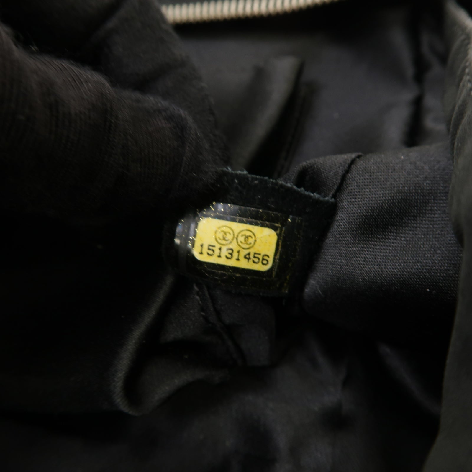 CHANEL 【激減優惠】牛皮皮革Totebag銀扣手挽袋黑色