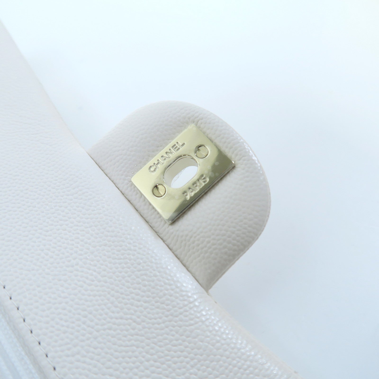 CHANEL 菱格Caviar皮革Classic Flap 23金扣鏈帶肩背袋白色