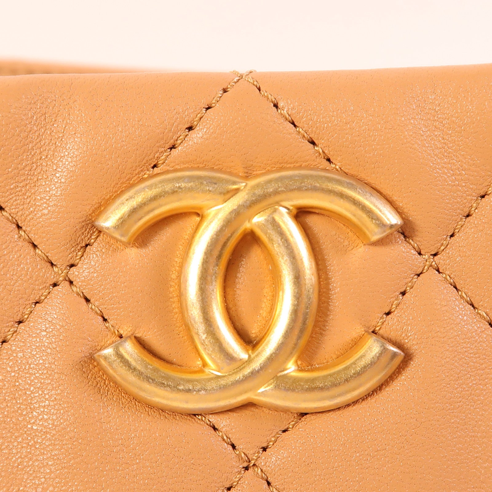 CHANEL 牛皮皮革Bucket Bag金扣鏈帶肩背袋