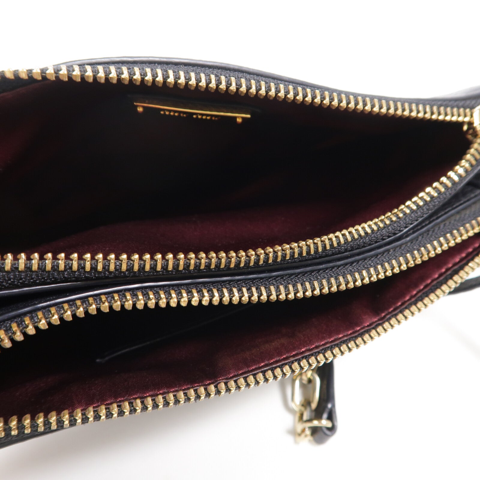 Miu Miu 牛皮皮革Pouch Shoulder鏈帶肩背袋