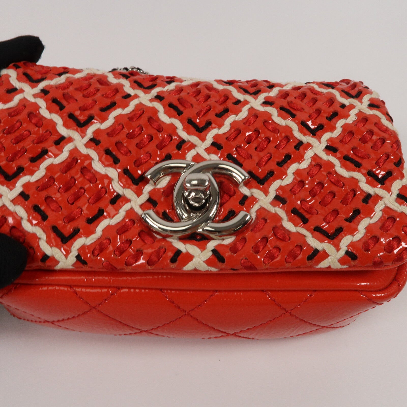 CHANEL 漆皮皮革Woren Stitch Mini Flap鏈帶肩背袋