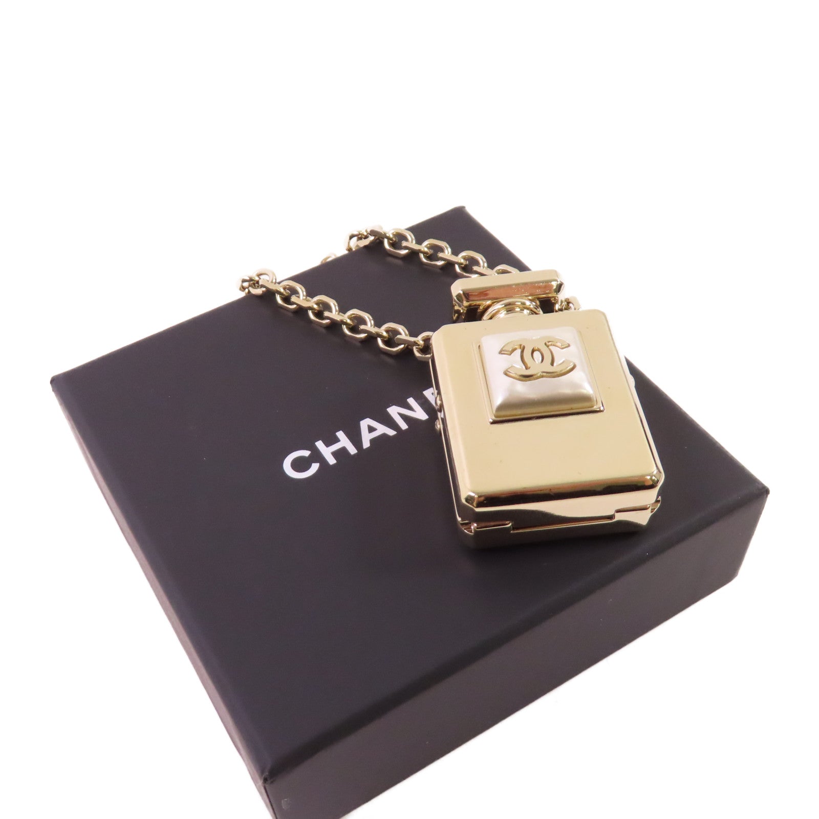CHANEL 金屬/仿珍珠Coco Chanel Locket Necklace金扣項鏈金色
