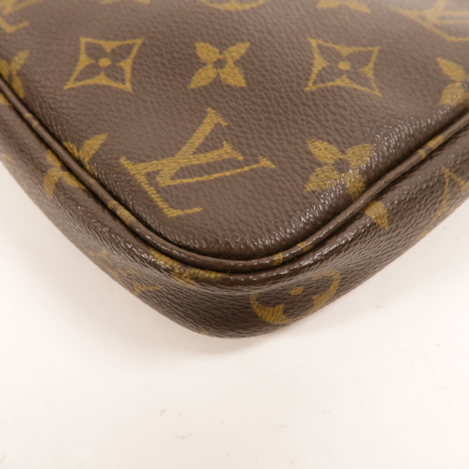 LOUIS VUITTON Monogram Pochette Accessoires金扣手挽袋棕色