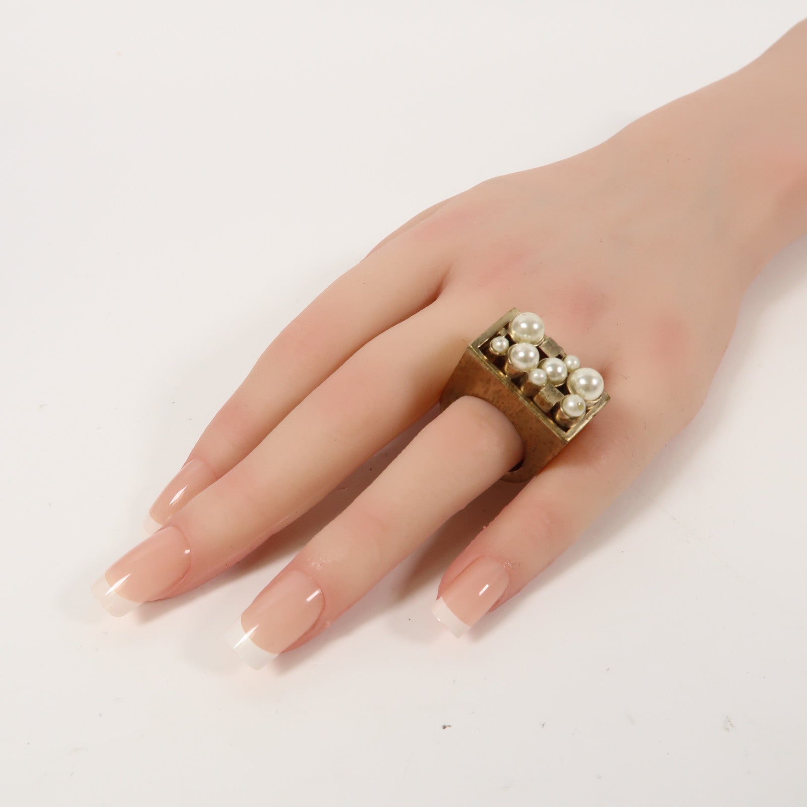 CHANEL 金屬Pearl Ring戒指白色/金色US#7
