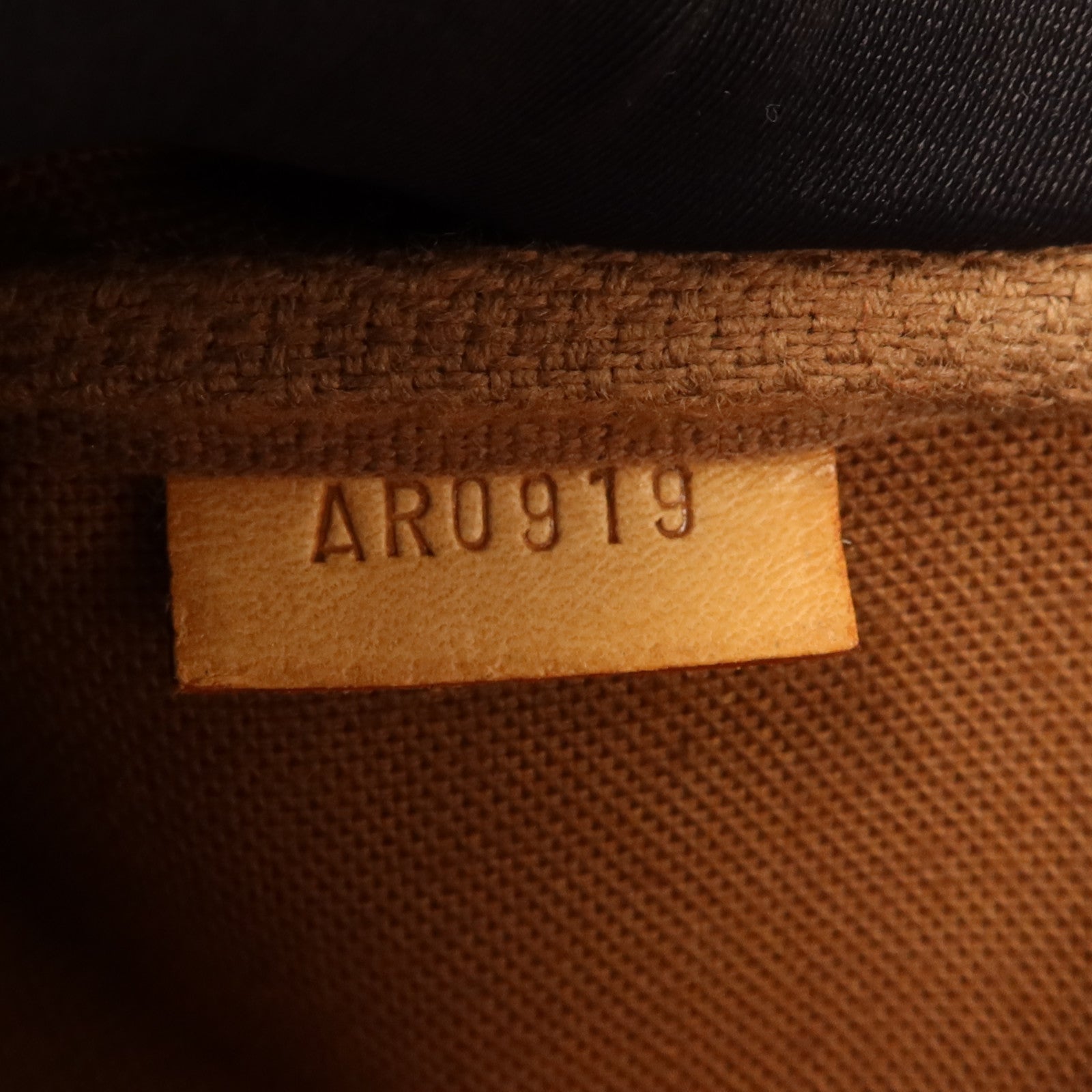 LOUIS VUITTON Monogram Pochette Accessoires金扣手挽袋棕色