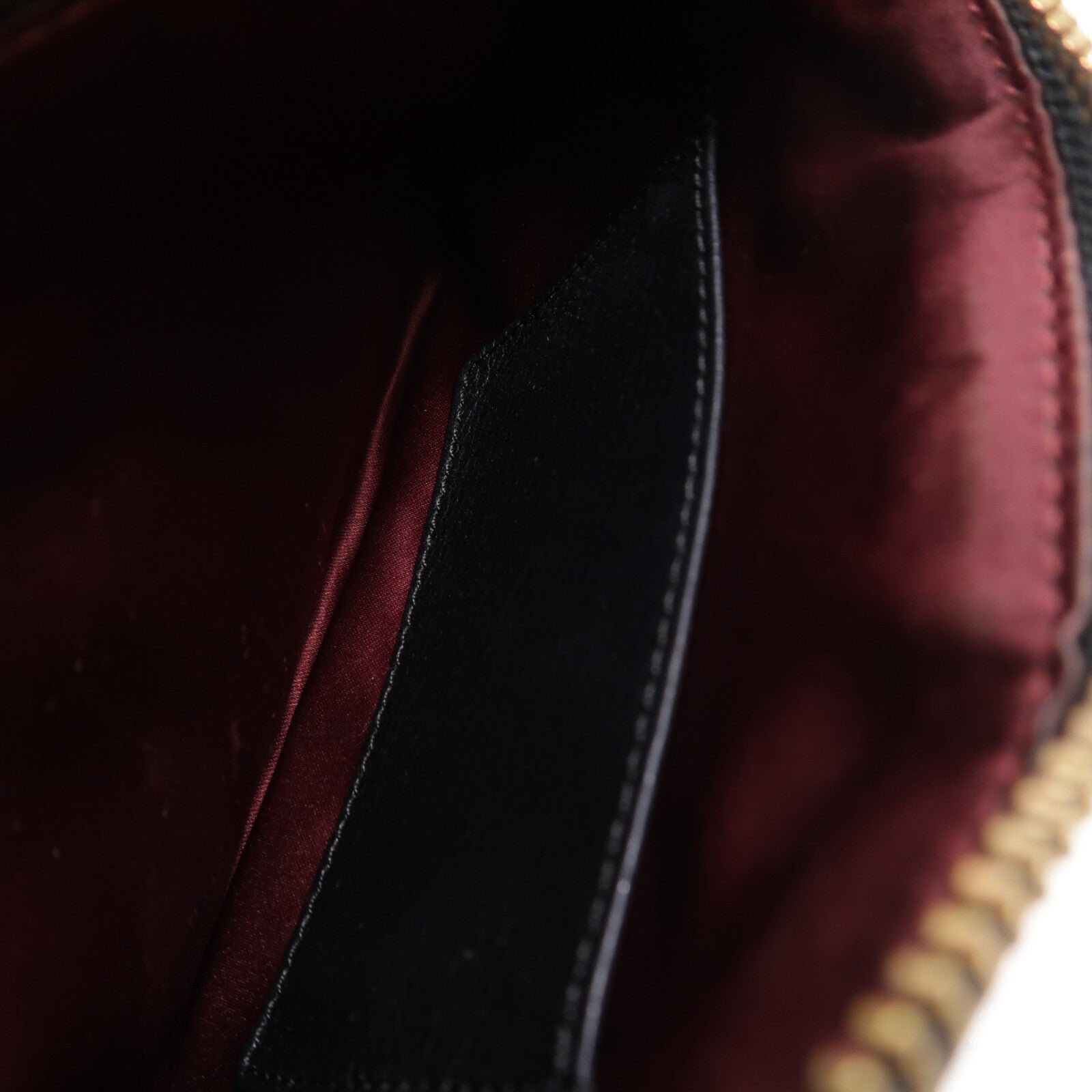 Miu Miu 牛皮皮革Pouch Shoulder鏈帶肩背袋