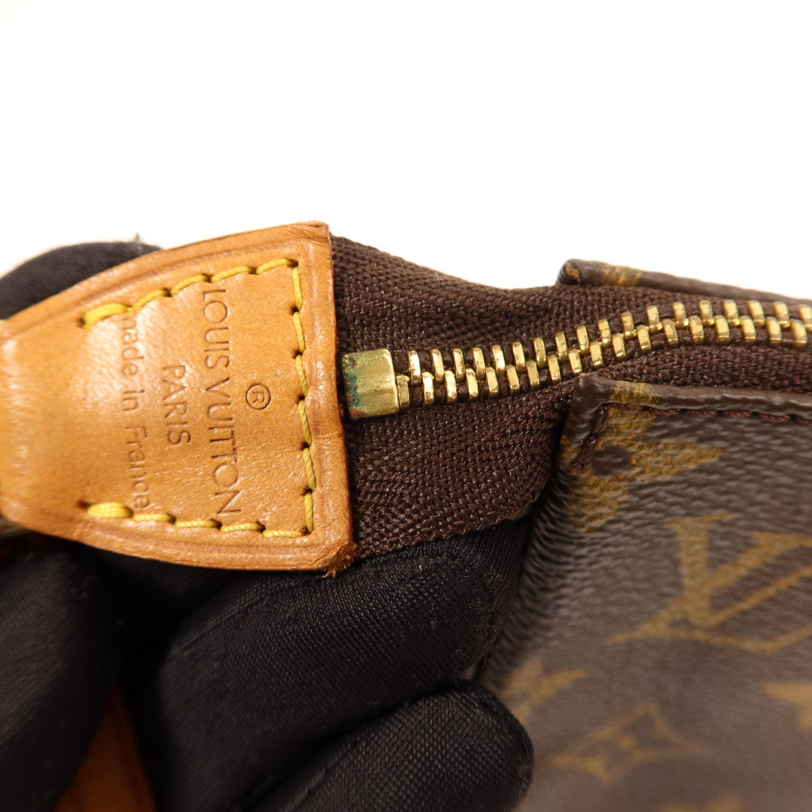 LOUIS VUITTON Monogram Pochette Accessoires金扣手挽袋棕色